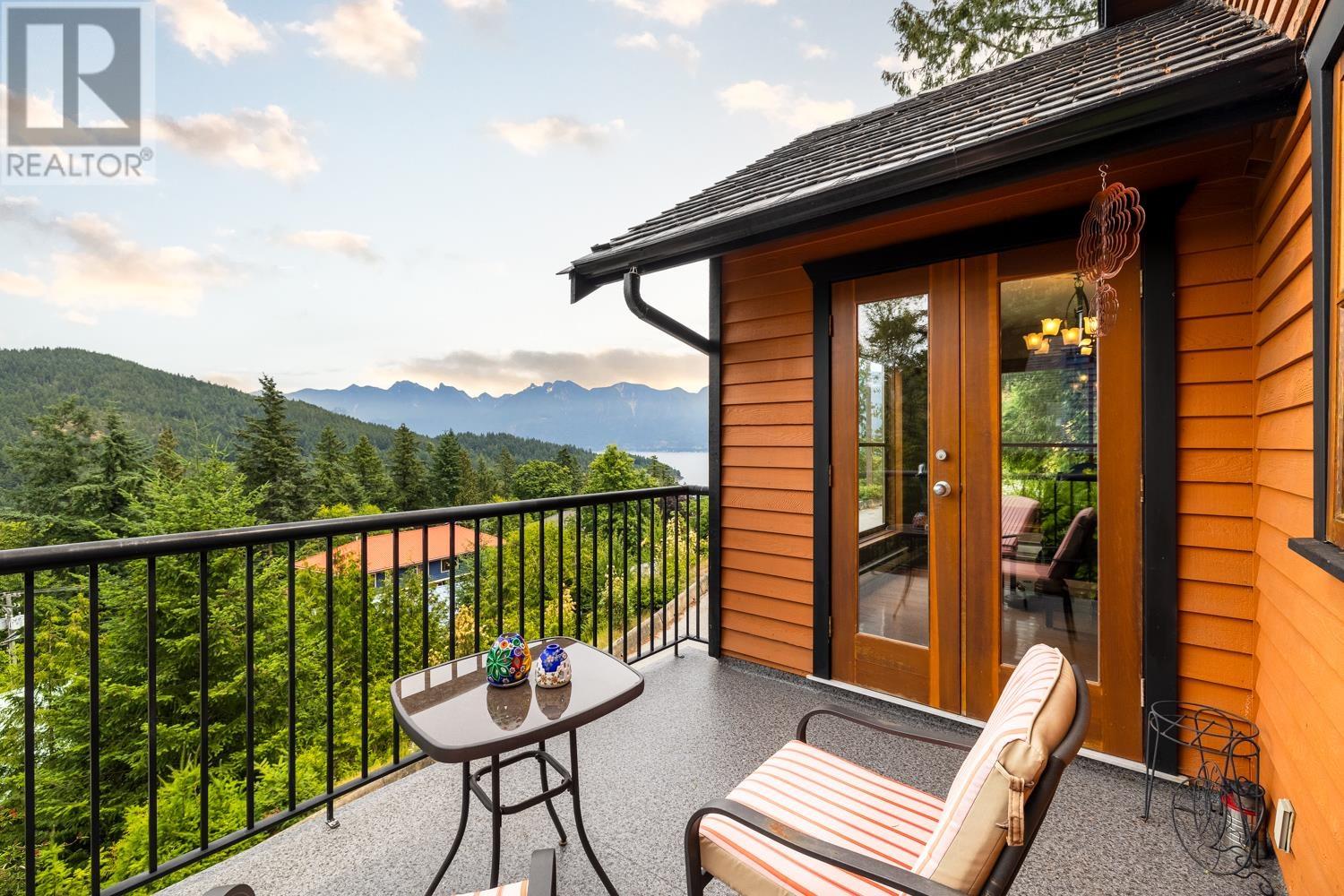 571 Roocroft Lane, Bowen Island, British Columbia  V0N 1G2 - Photo 3 - R2794399