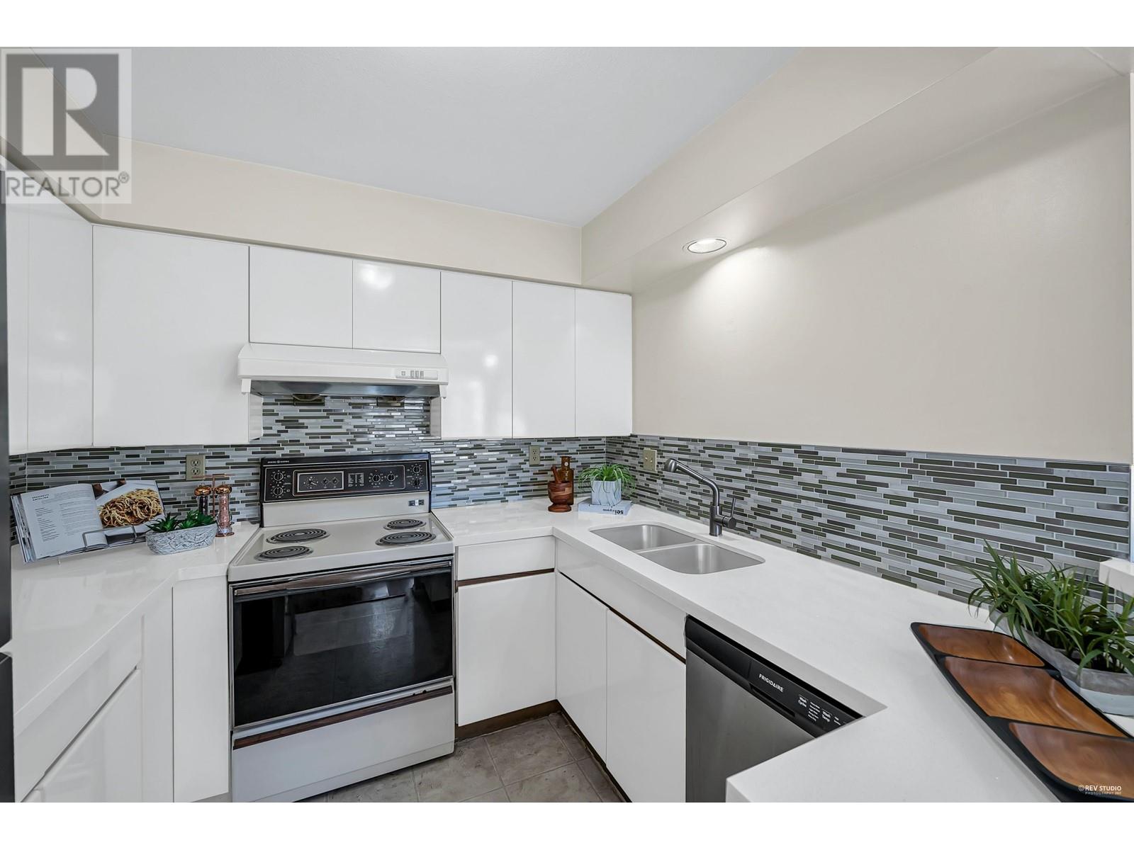 1 6391 Cooney Road, Richmond, British Columbia  V6Y 2J5 - Photo 9 - R2823077