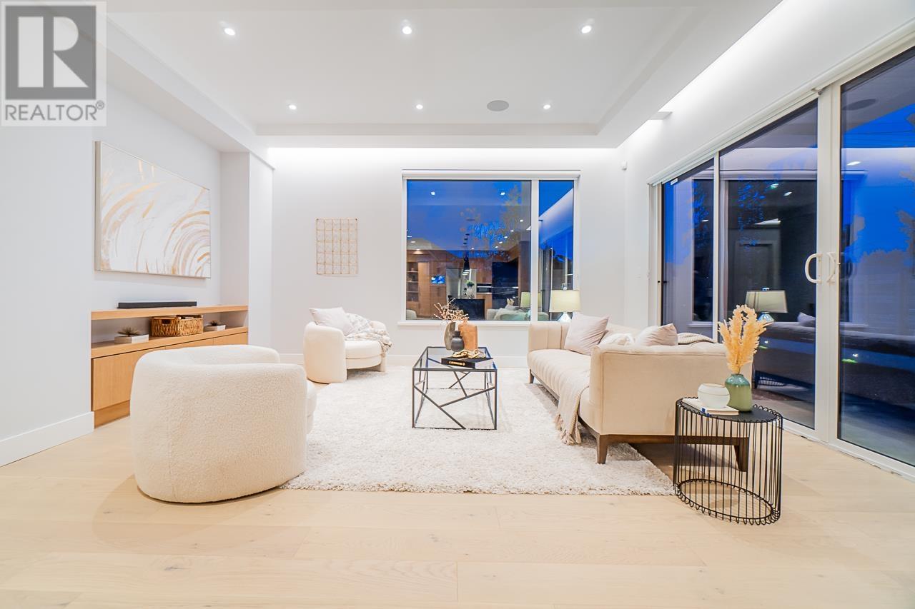 765 Macintosh Street, Coquitlam, British Columbia  V3J 4Z1 - Photo 4 - R2824298