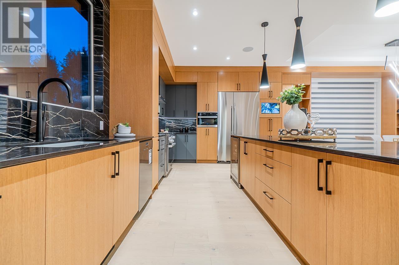 765 Macintosh Street, Coquitlam, British Columbia  V3J 4Z1 - Photo 8 - R2824298