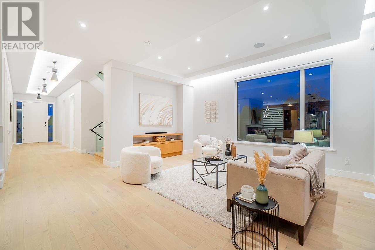 765 Macintosh Street, Coquitlam, British Columbia  V3J 4Z1 - Photo 3 - R2824298