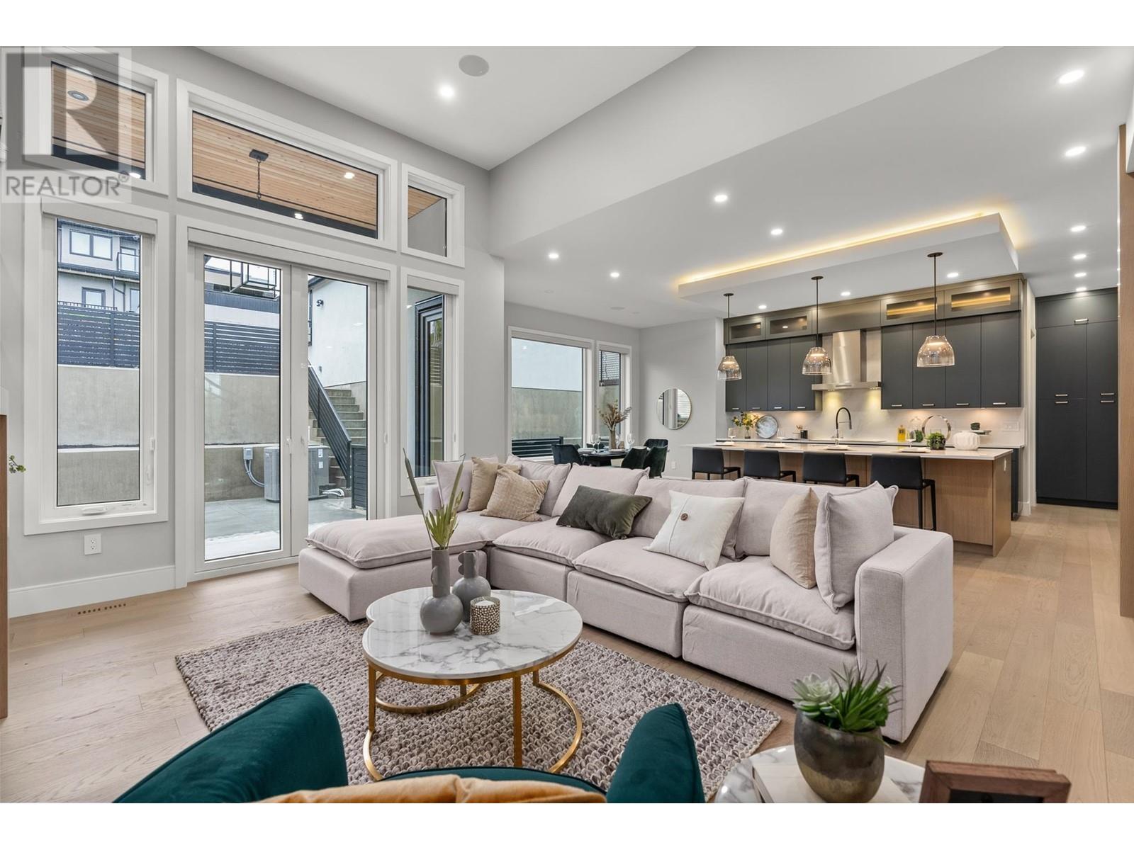 7739 Lee Street, Burnaby, British Columbia  V3N 4B9 - Photo 10 - R2824315