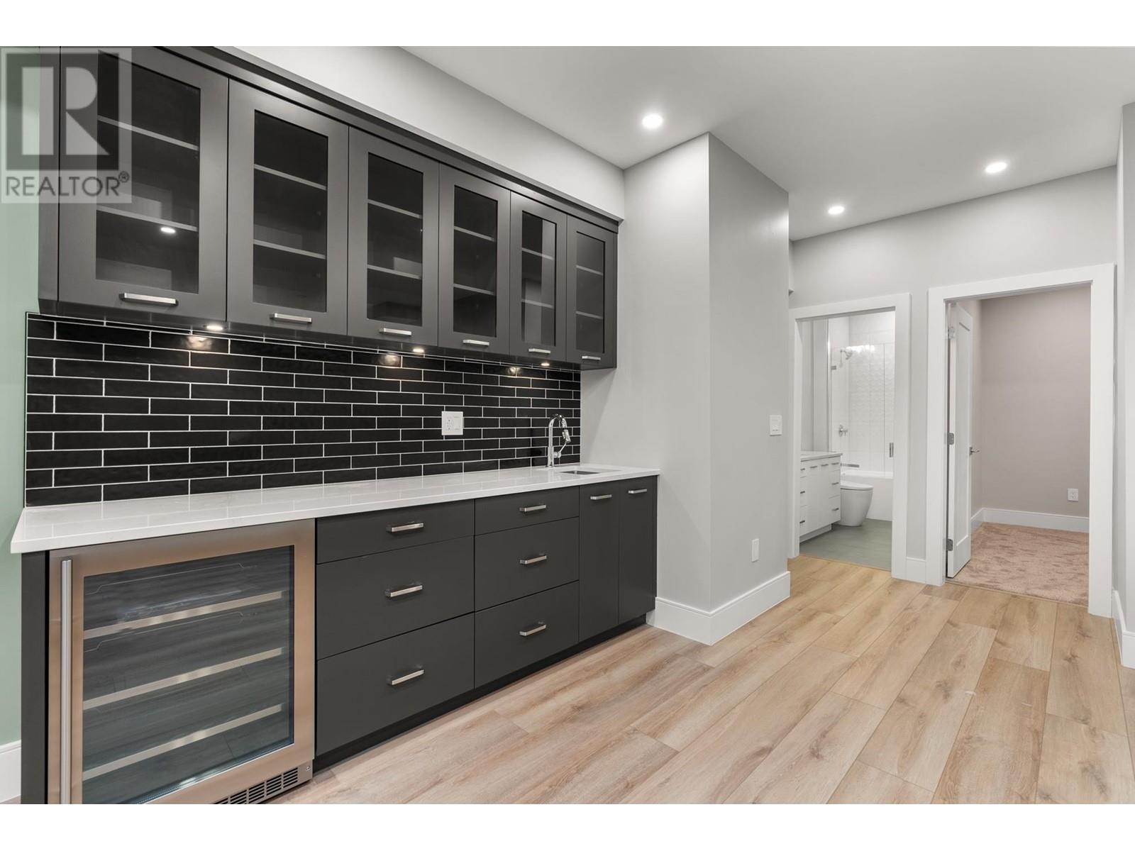 7739 Lee Street, Burnaby, British Columbia  V3N 4B9 - Photo 38 - R2824315