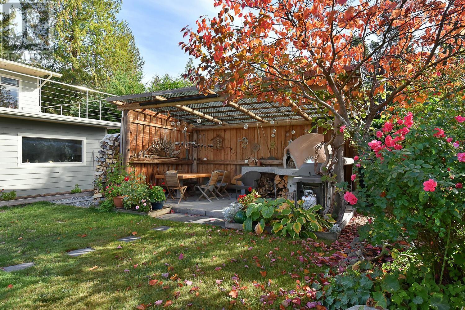 7899 Redrooffs Road, Halfmoon Bay, British Columbia  V7Z 1A4 - Photo 15 - R2823993