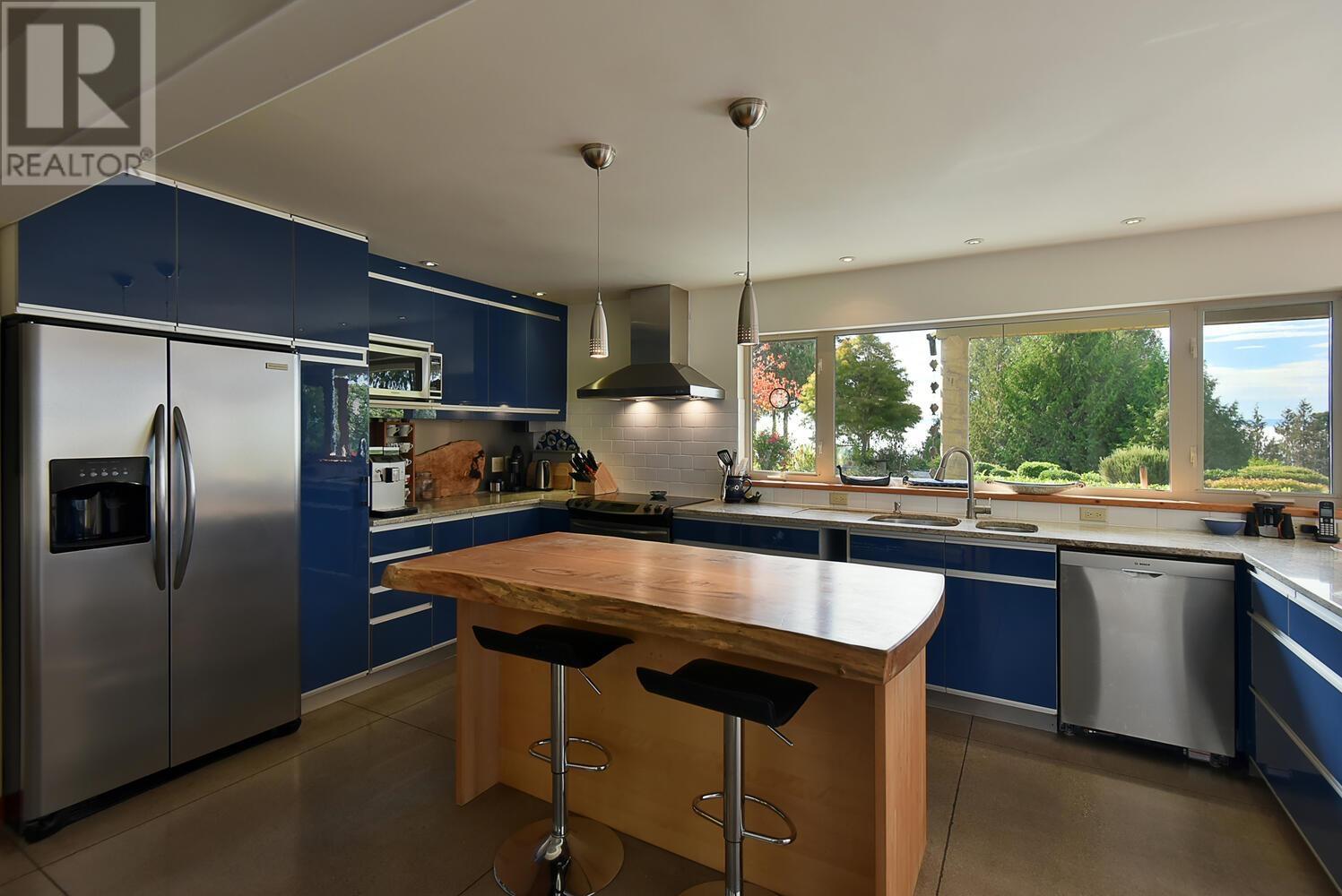 7899 Redrooffs Road, Halfmoon Bay, British Columbia  V7Z 1A4 - Photo 10 - R2823993