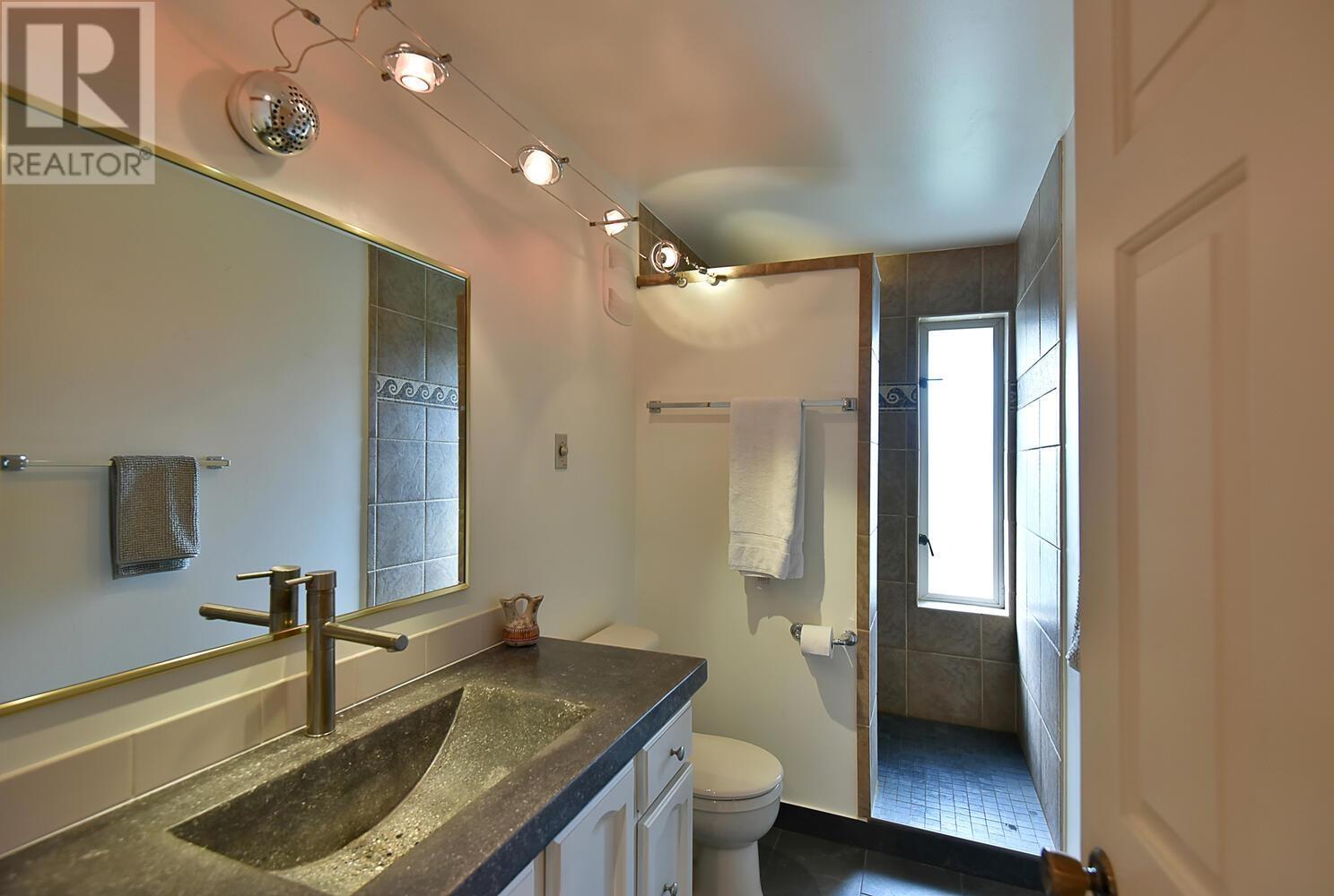 7899 Redrooffs Road, Halfmoon Bay, British Columbia  V7Z 1A4 - Photo 33 - R2823993