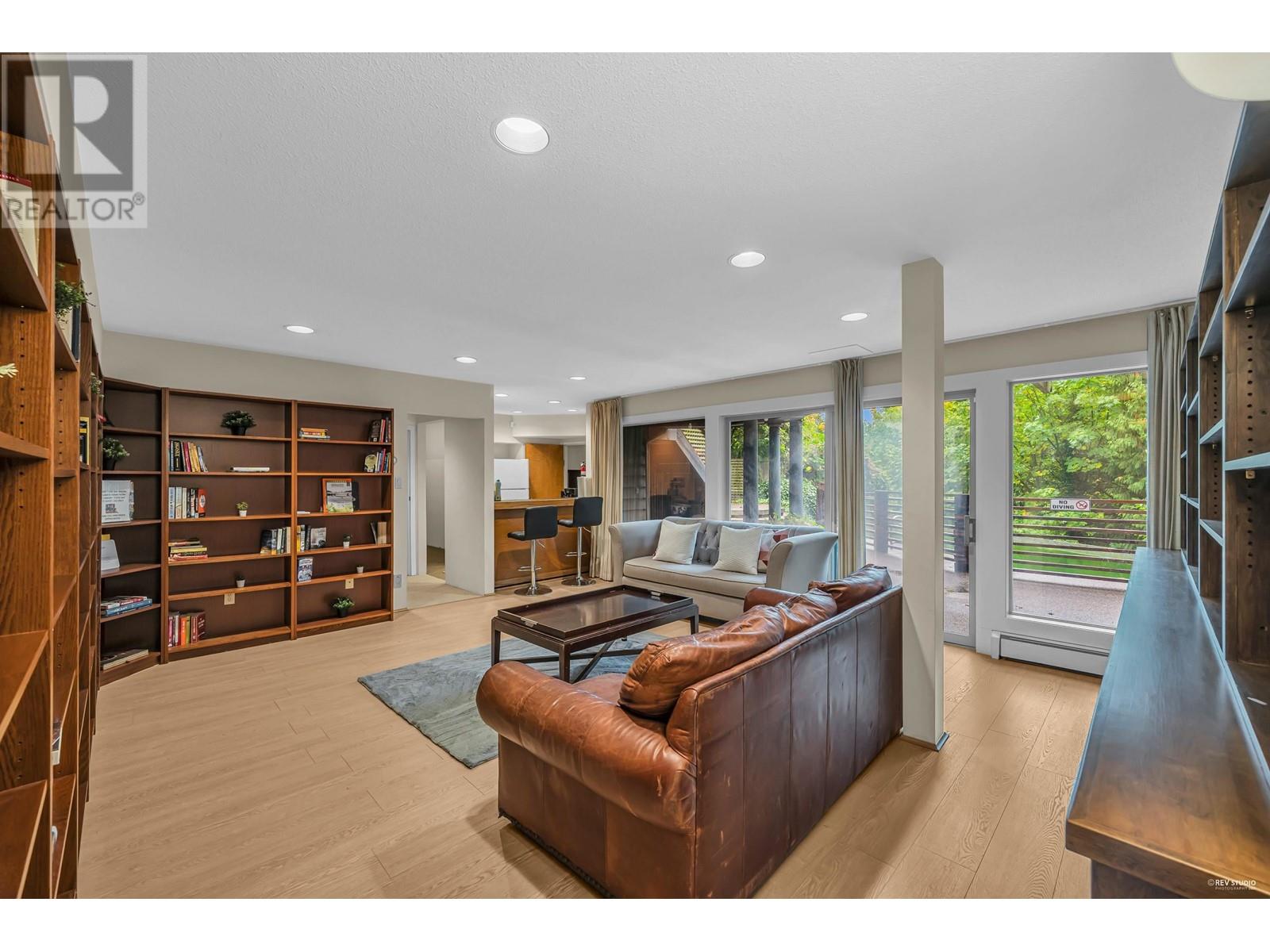 2122 Sw Marine Drive, Vancouver, British Columbia  V6P 6B5 - Photo 3 - R2824288
