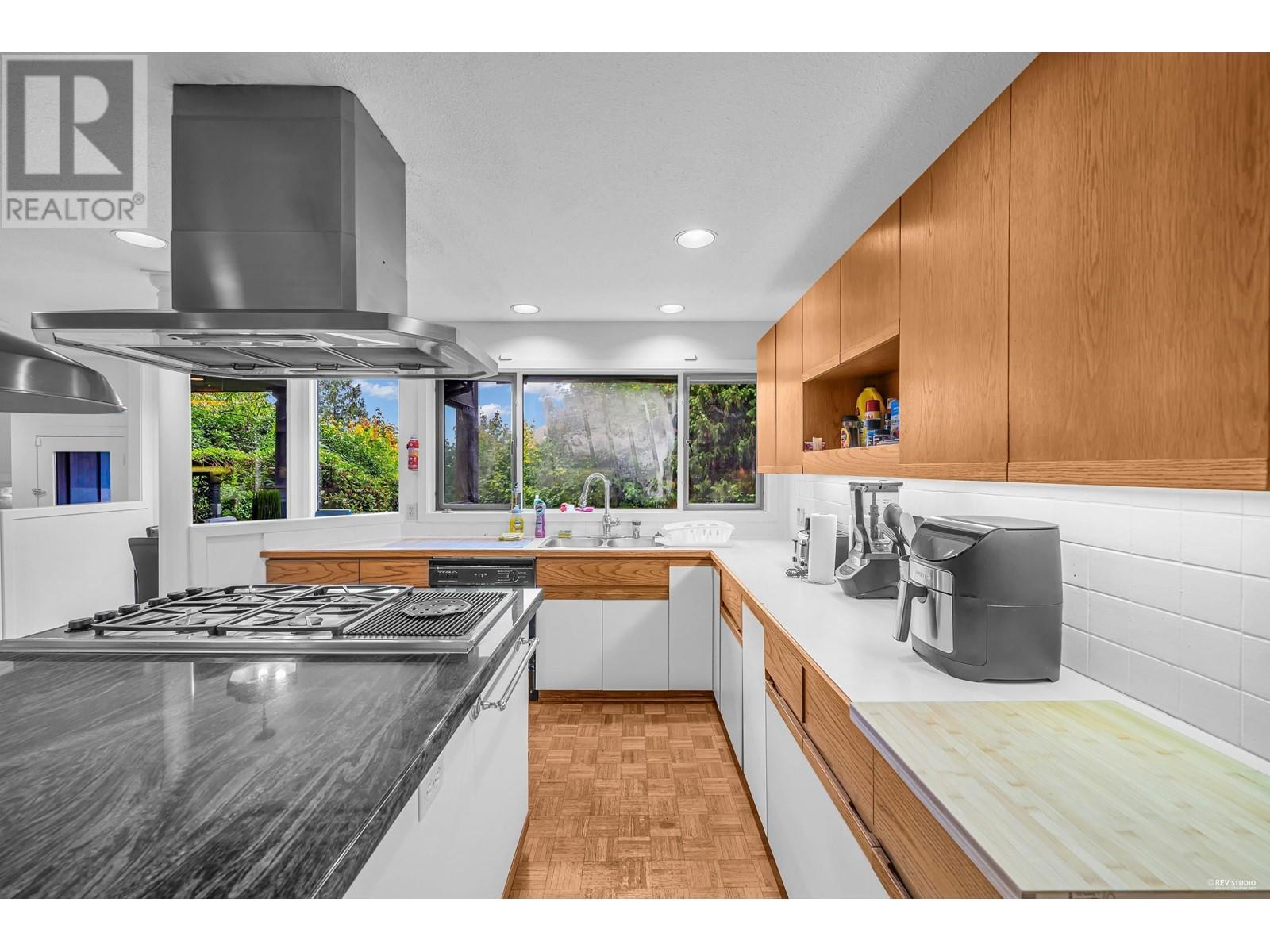 2122 Sw Marine Drive, Vancouver, British Columbia  V6P 6B5 - Photo 13 - R2824288