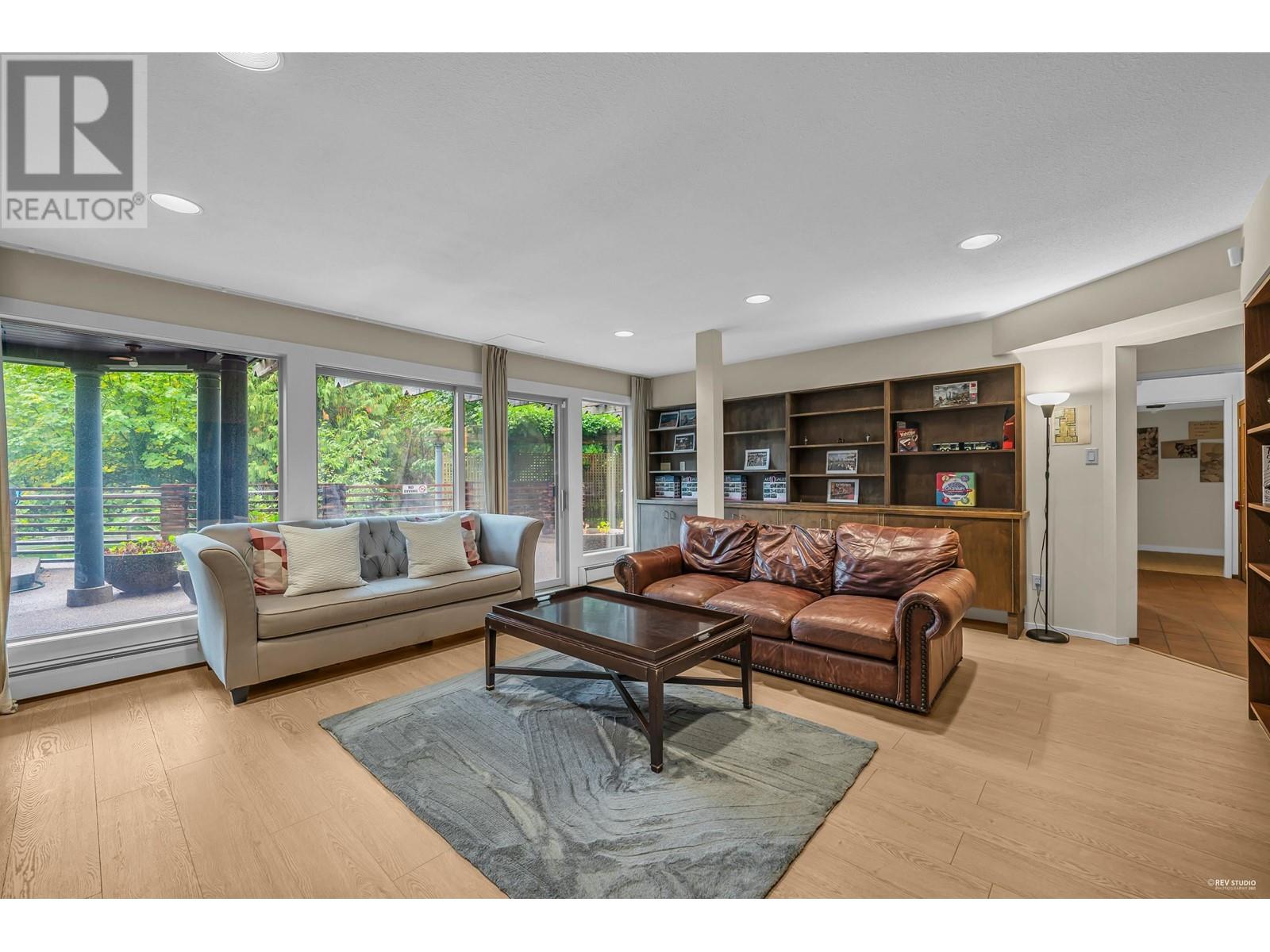 2122 Sw Marine Drive, Vancouver, British Columbia  V6P 6B5 - Photo 2 - R2824288
