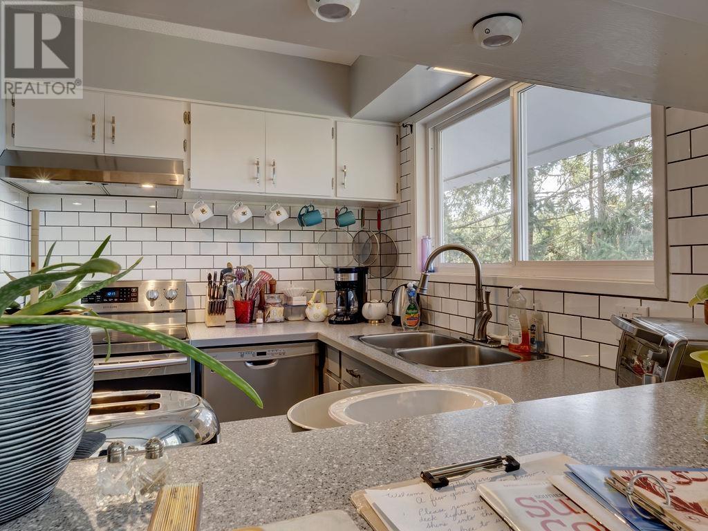 12585 Chris Way, Pender Harbour, British Columbia  V0N 2H1 - Photo 13 - R2824603