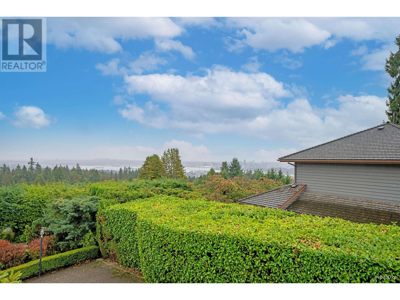 715 King Georges Way, West Vancouver, British Columbia  V7S 1S2 - Photo 2 - R2820985