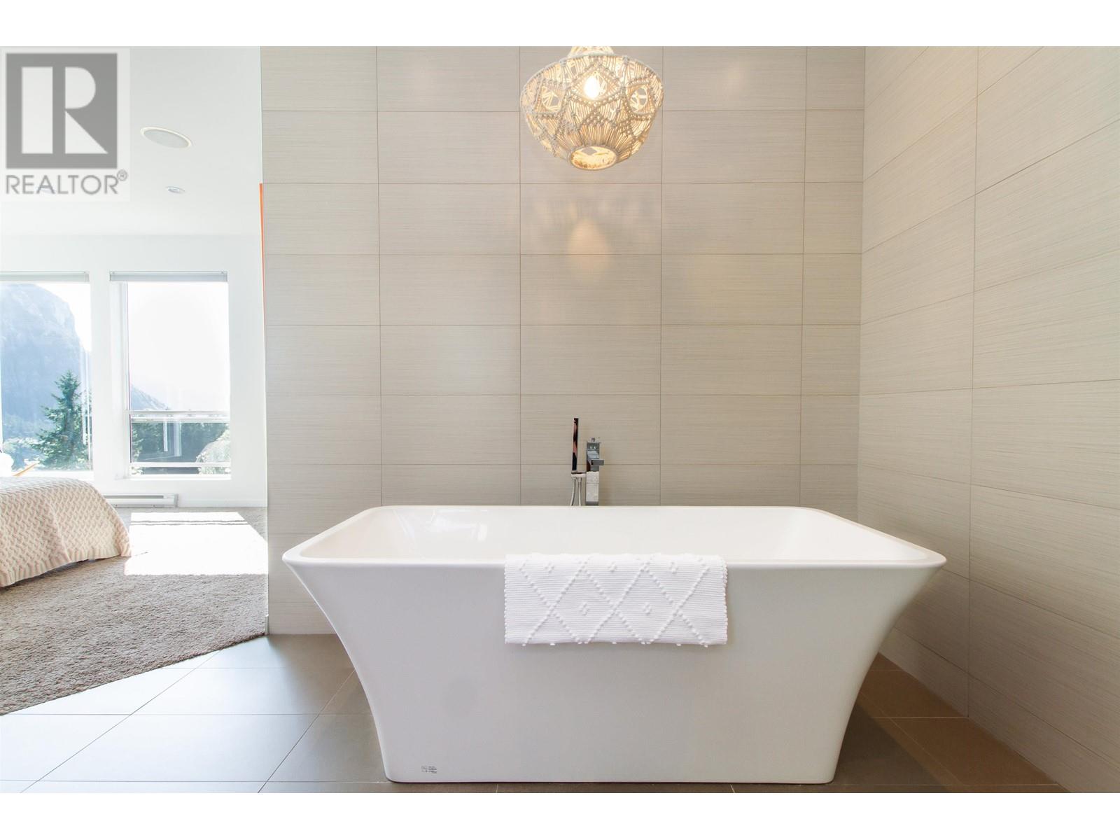 2086 Crumpit Woods Drive, Squamish, British Columbia  V8B 0T6 - Photo 21 - R2818278