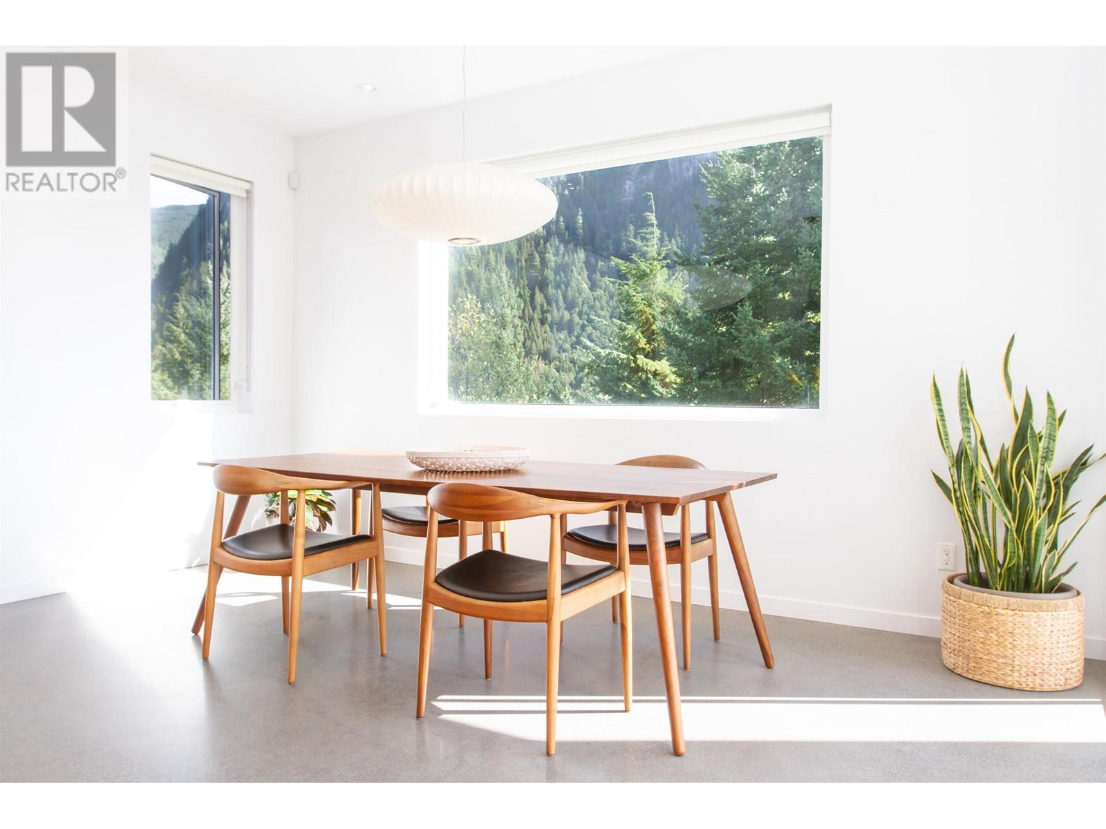 2086 Crumpit Woods Drive, Squamish, British Columbia  V8B 0T6 - Photo 11 - R2818278