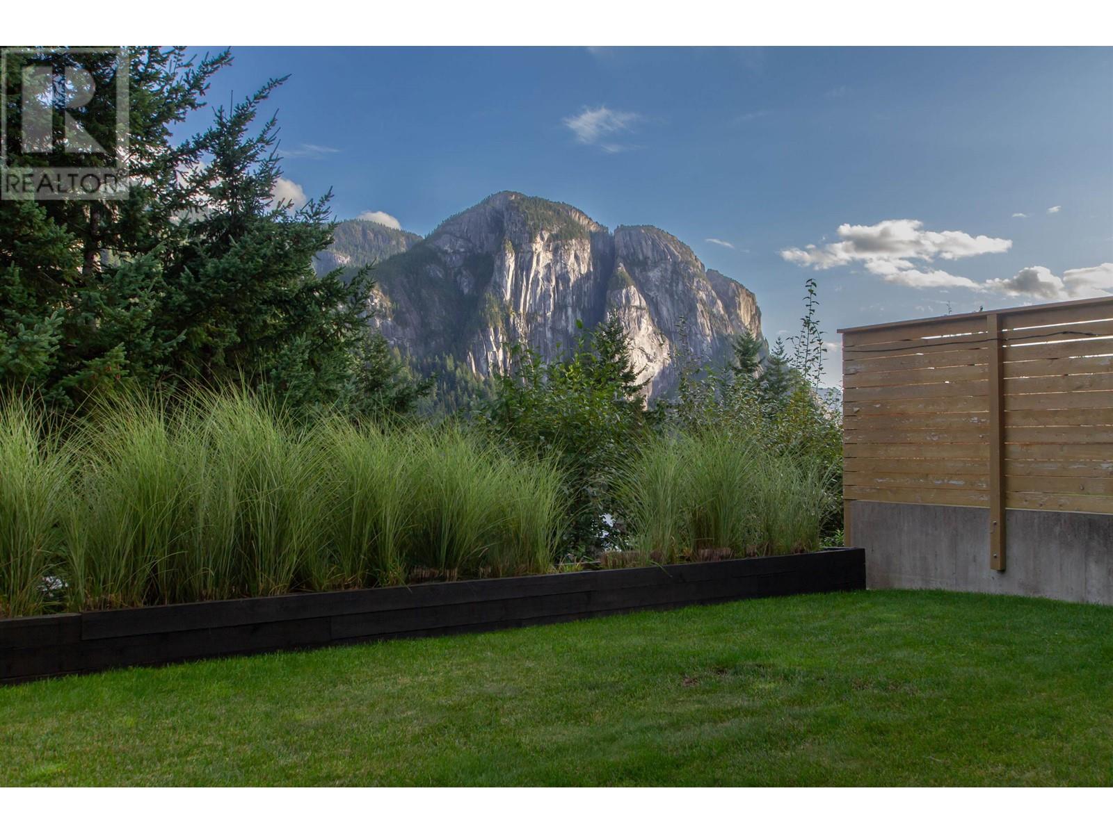 2086 Crumpit Woods Drive, Squamish, British Columbia  V8B 0T6 - Photo 3 - R2818278