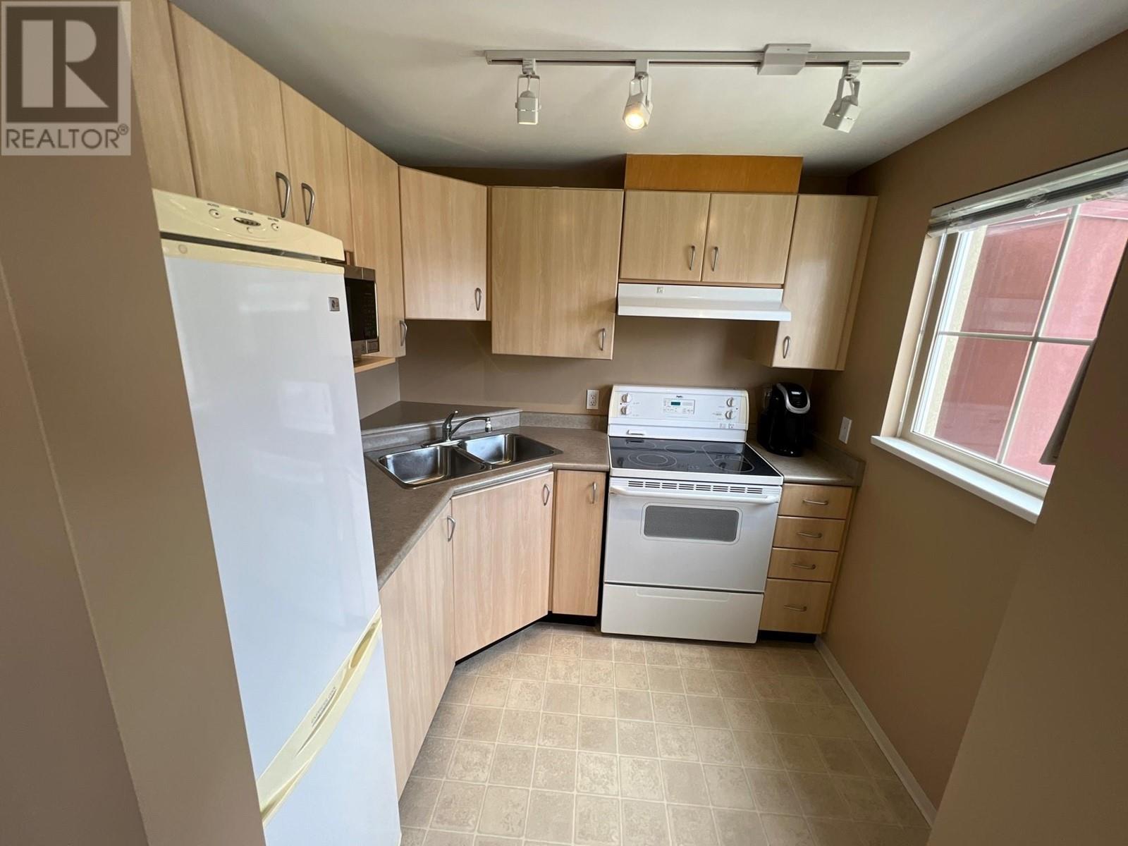 1604 121 W 15th Street, North Vancouver, British Columbia  V7M 1R8 - Photo 5 - R2810348