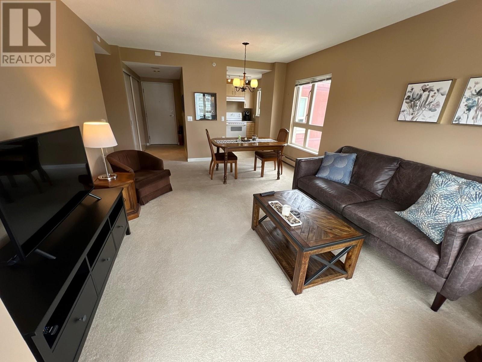 1604 121 W 15th Street, North Vancouver, British Columbia  V7M 1R8 - Photo 3 - R2810348