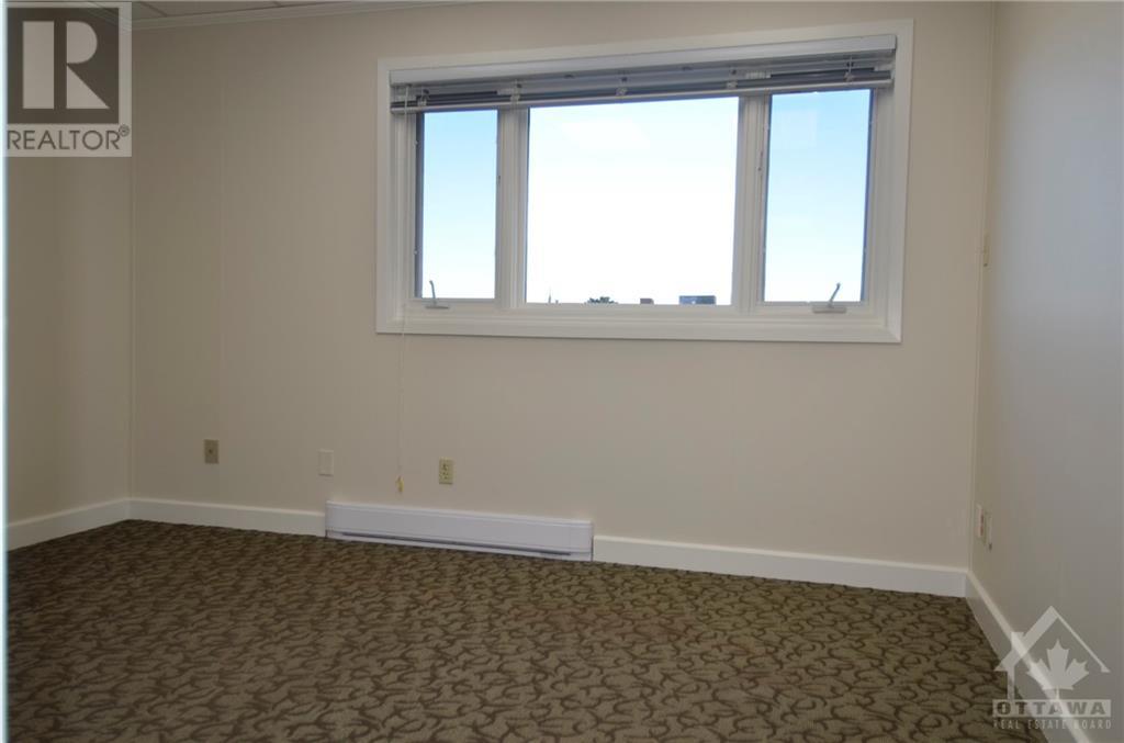 Photo 5 of listing located at 5330 CANOTEK ROAD UNIT#8