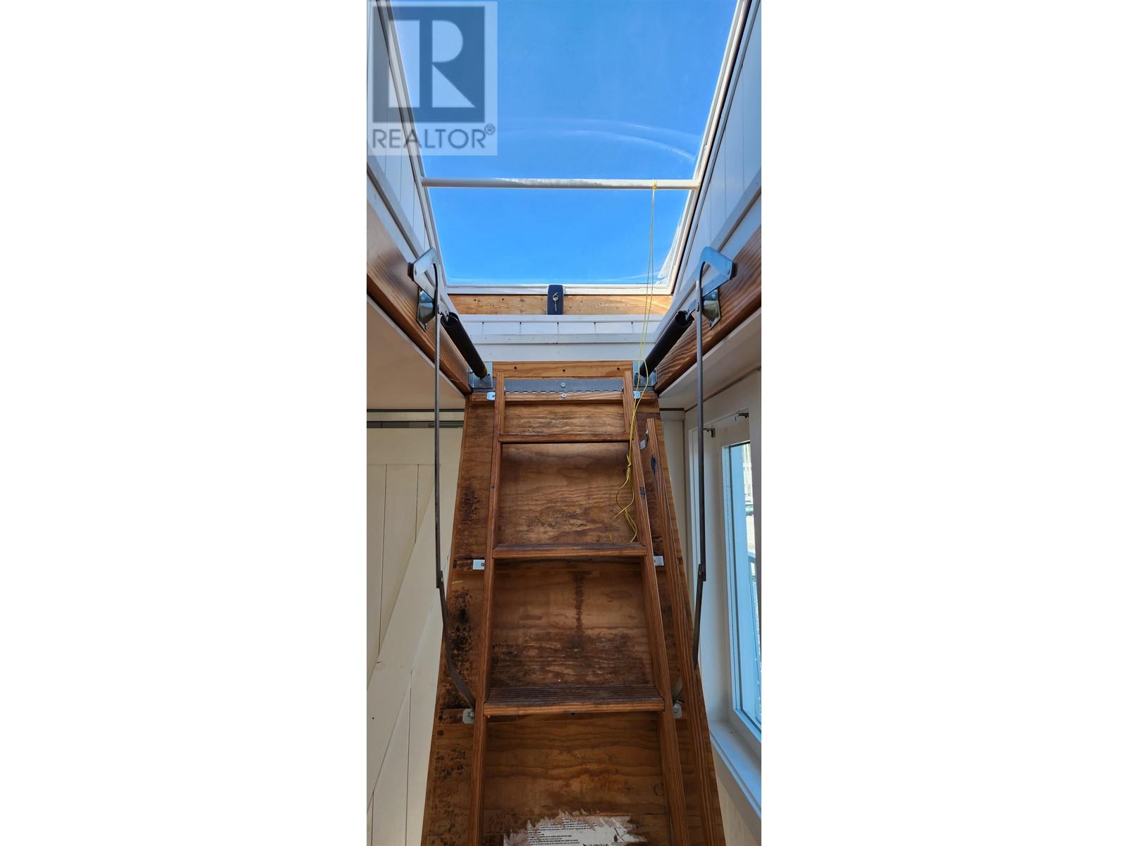 Gnb04-415 W Esplanade, North Vancouver, British Columbia  V7M 1A6 - Photo 14 - R2820464