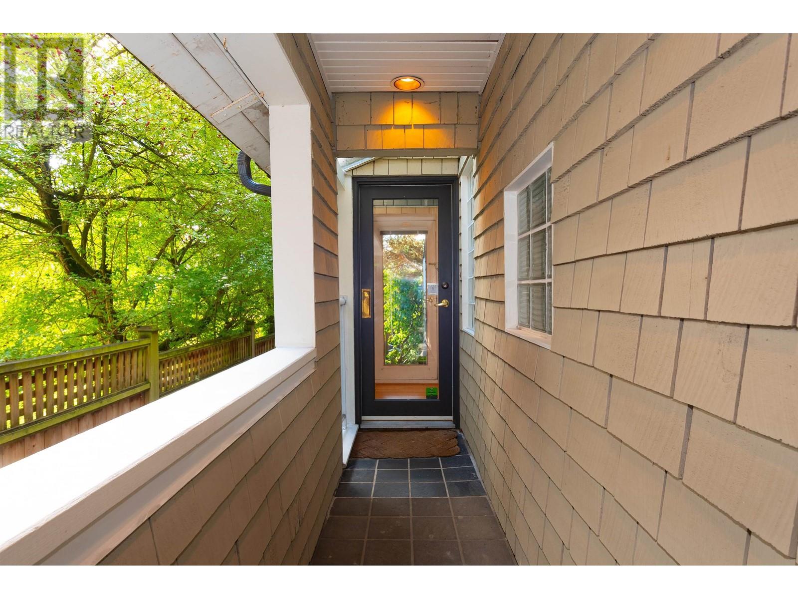 2448 W 6th Avenue, Vancouver, British Columbia  V6K 1W3 - Photo 8 - R2824149
