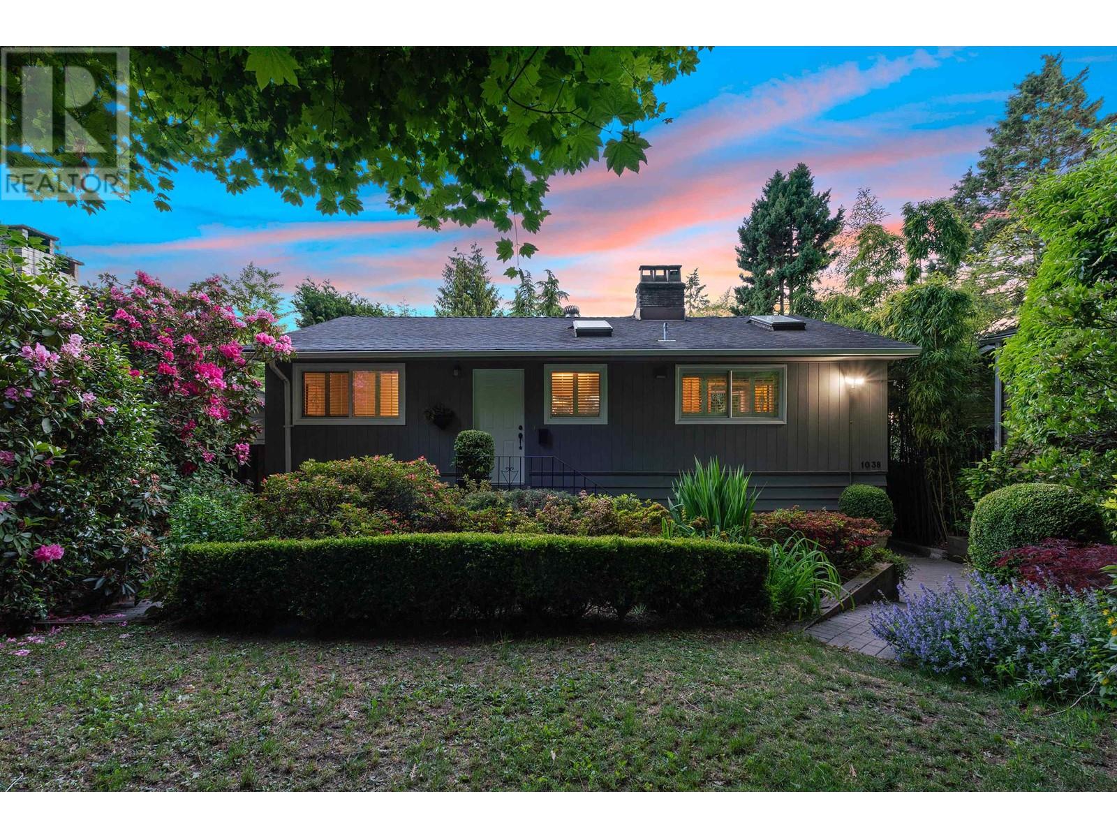 1038 Mathers Avenue, West Vancouver, British Columbia  V7T 2G2 - Photo 5 - R2817966