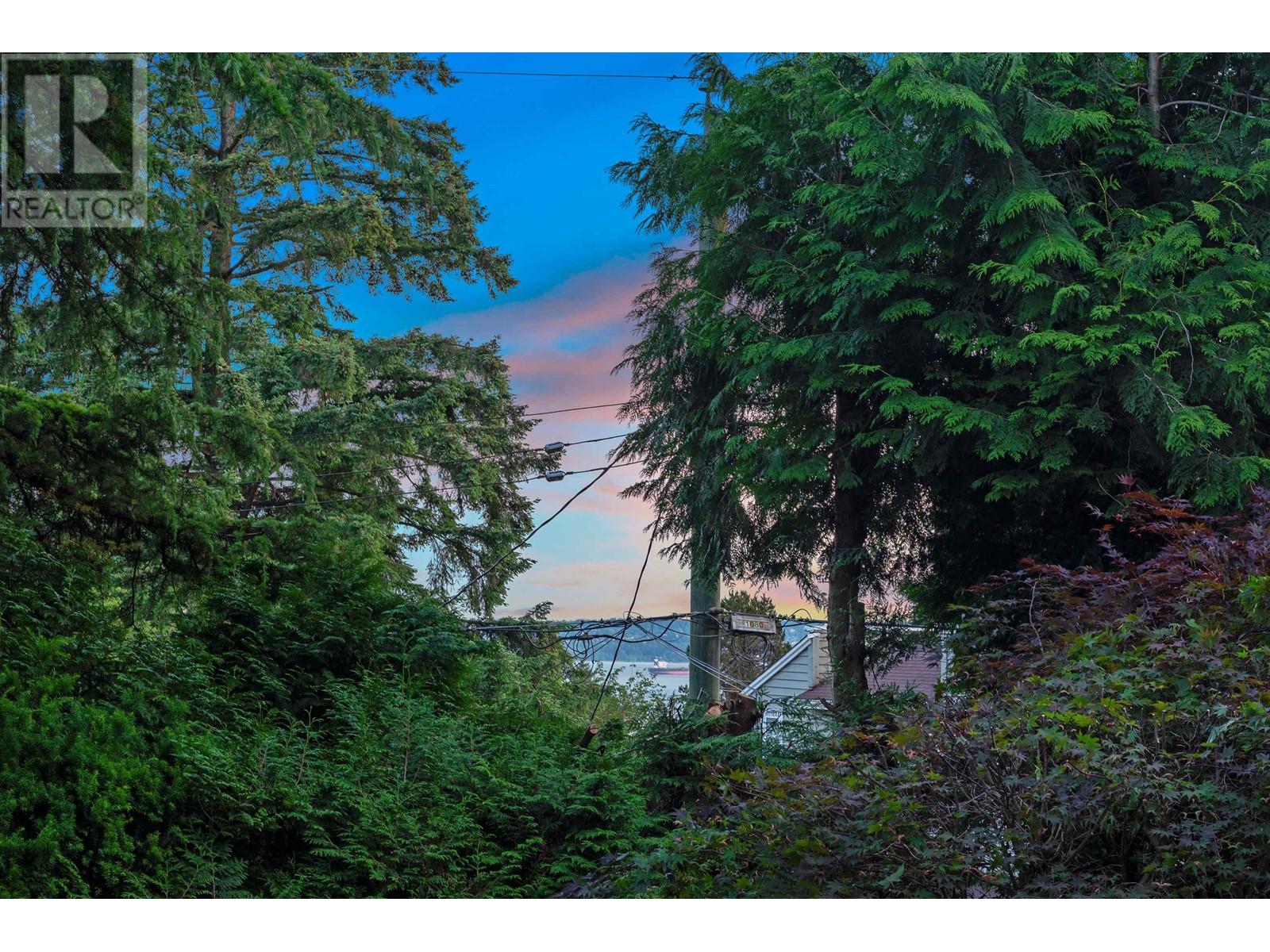1038 Mathers Avenue, West Vancouver, British Columbia  V7T 2G2 - Photo 4 - R2817966
