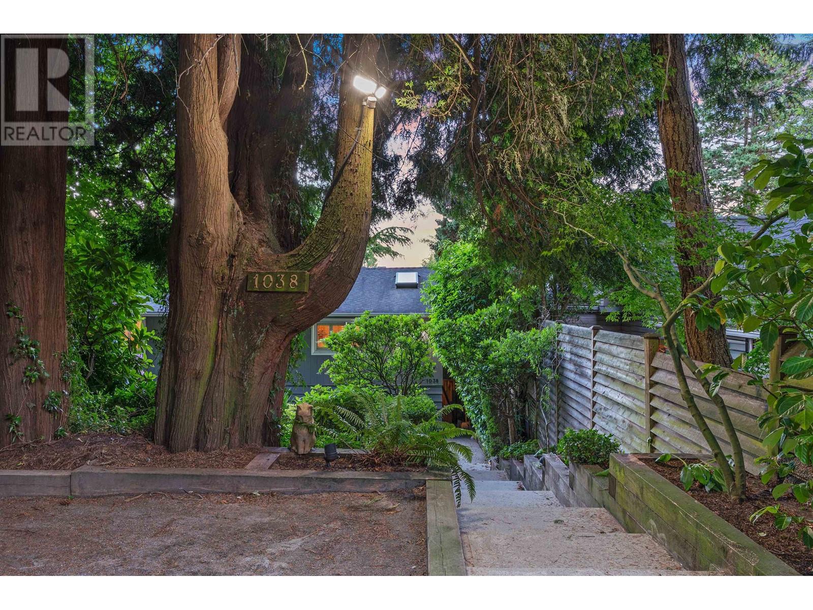 1038 Mathers Avenue, West Vancouver, British Columbia  V7T 2G2 - Photo 39 - R2817966