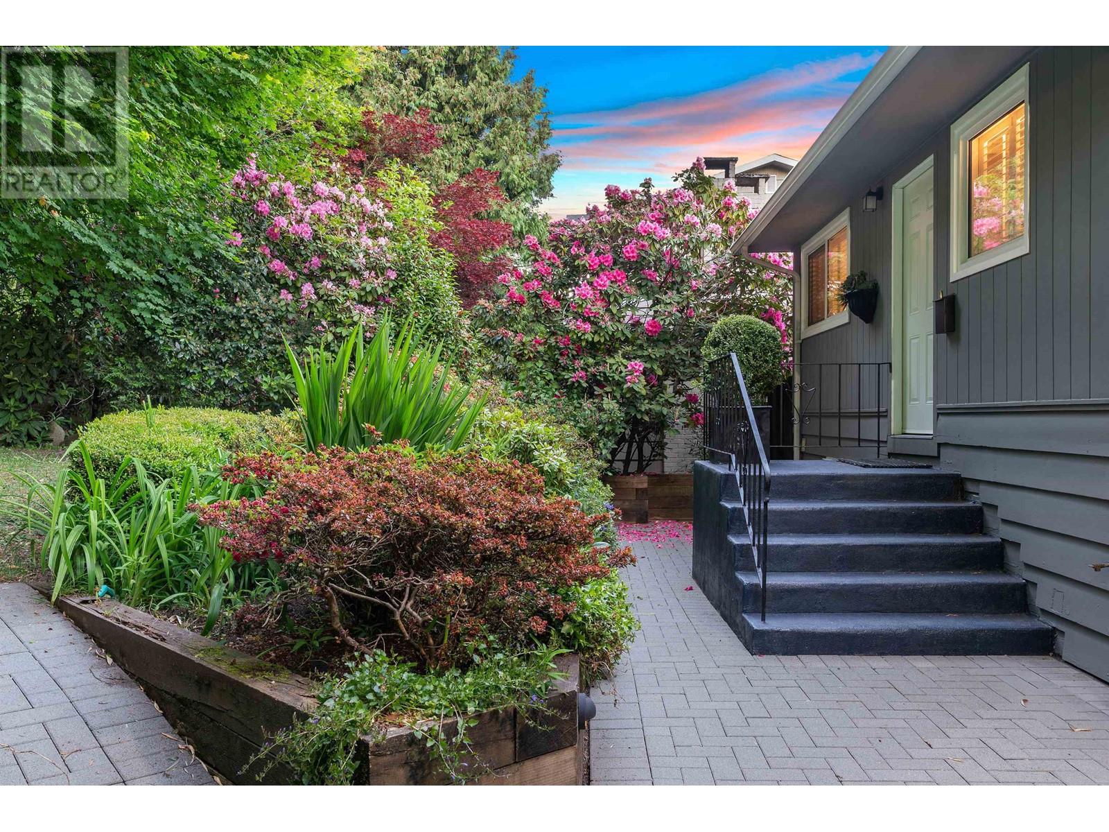 1038 Mathers Avenue, West Vancouver, British Columbia  V7T 2G2 - Photo 37 - R2817966