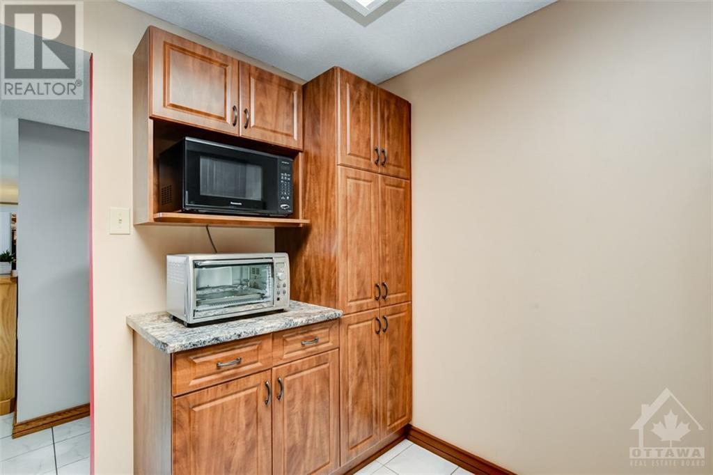 Photo 9 of listing located at 470 LAURIER AVENUE UNIT#1205
