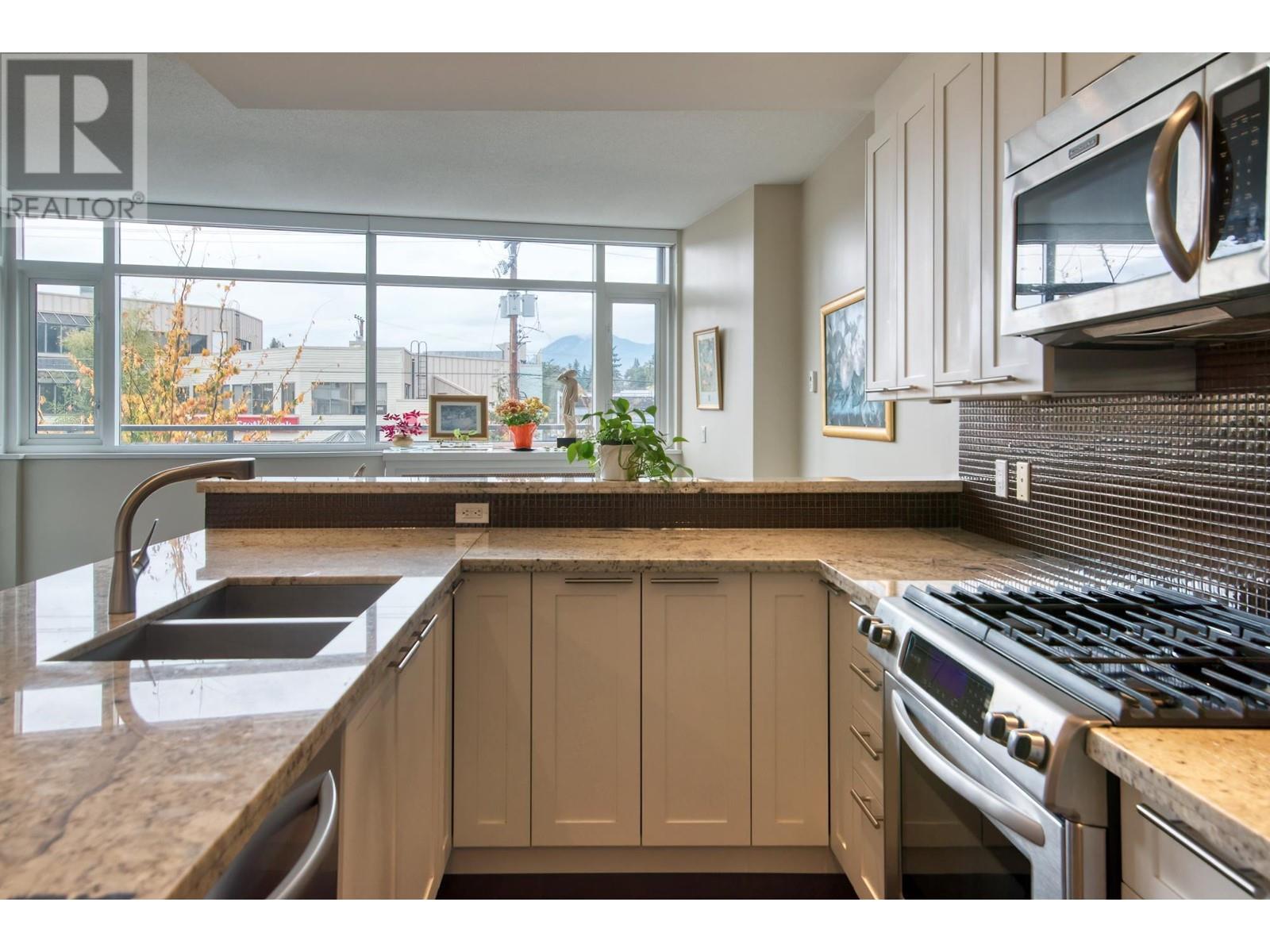 210 5665 Teredo Street, Sechelt, British Columbia  V7Z 0J2 - Photo 5 - R2824018