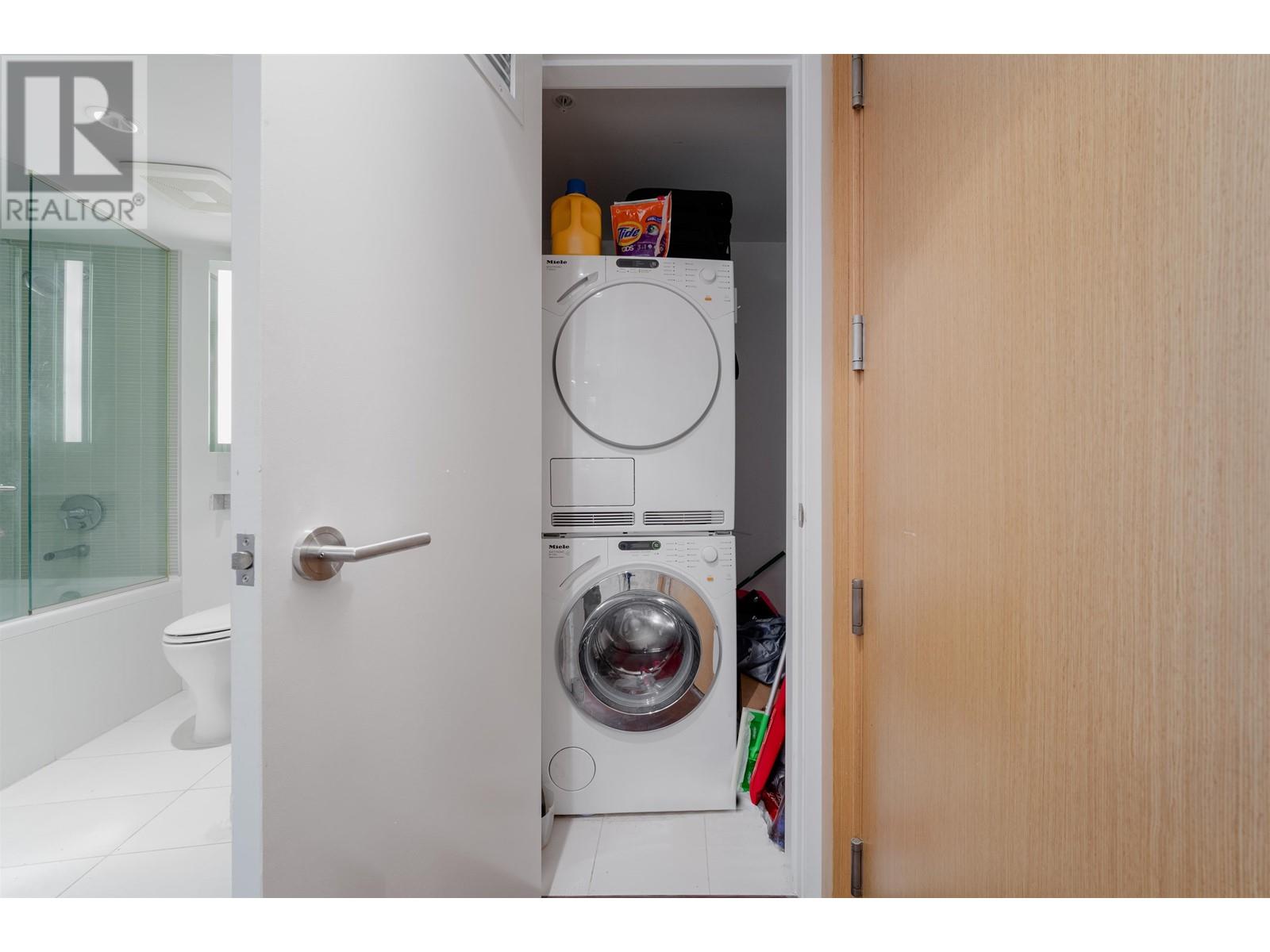 1802 777 Richards Street, Vancouver, British Columbia  V6B 0M6 - Photo 9 - R2824778