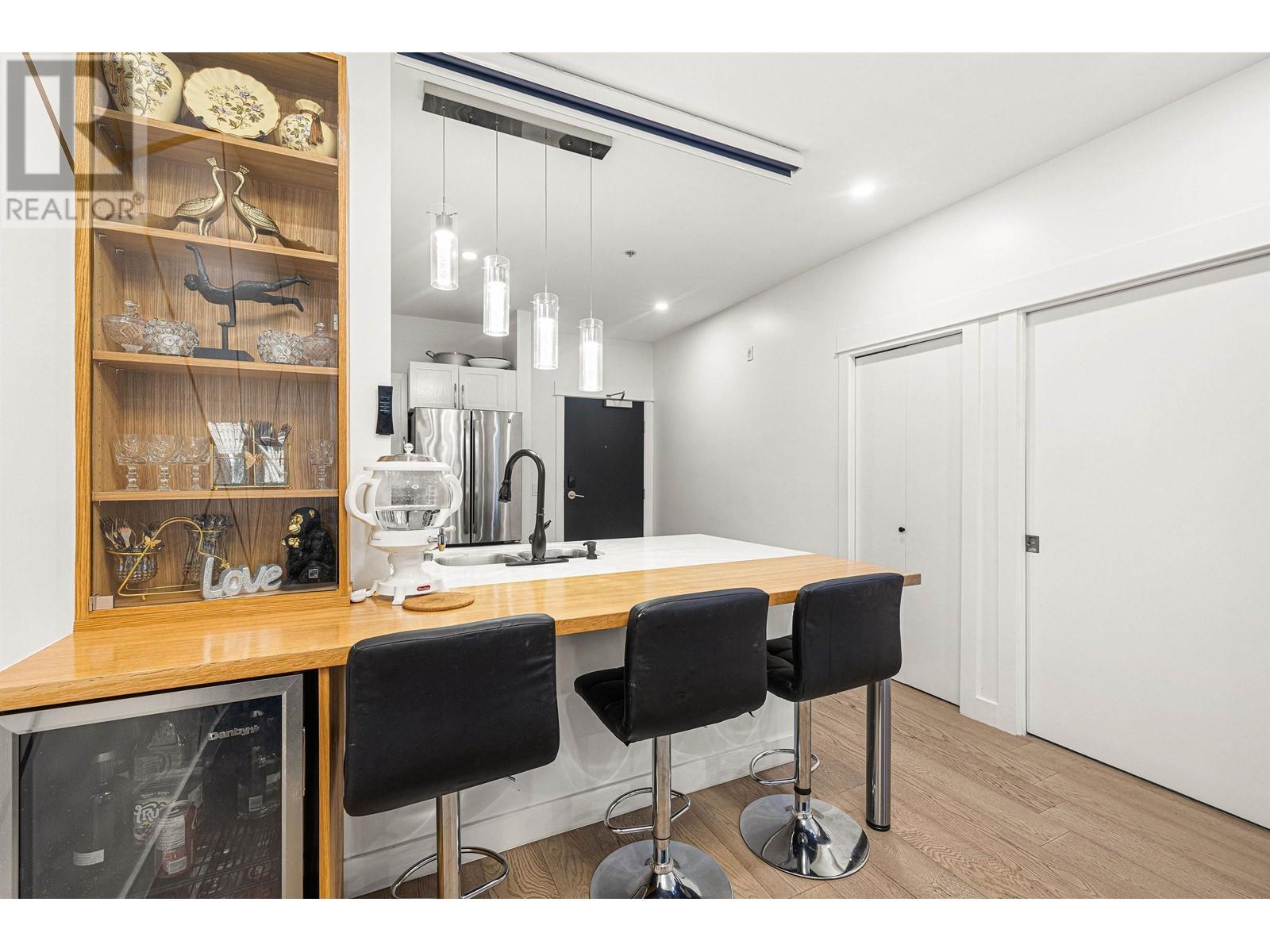 101 1468 St. Andrews Avenue, North Vancouver, British Columbia  V7L 0A8 - Photo 4 - R2819175