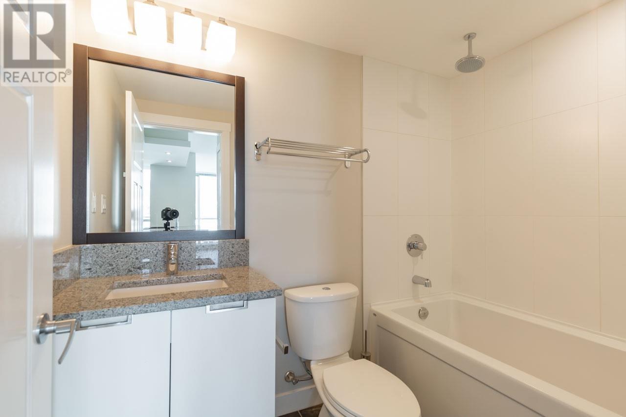 805 2968 Glen Drive, Coquitlam, British Columbia  V3B 0C4 - Photo 8 - R2824797
