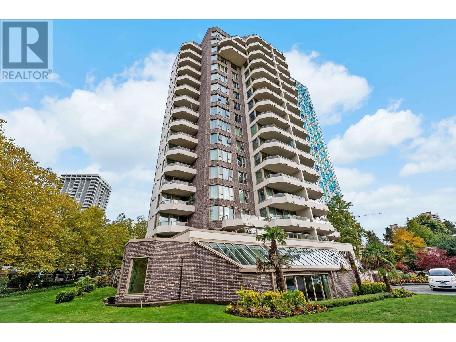 401 5790 Patterson Avenue, Burnaby, British Columbia  V5H 4H6 - Photo 2 - R2824822
