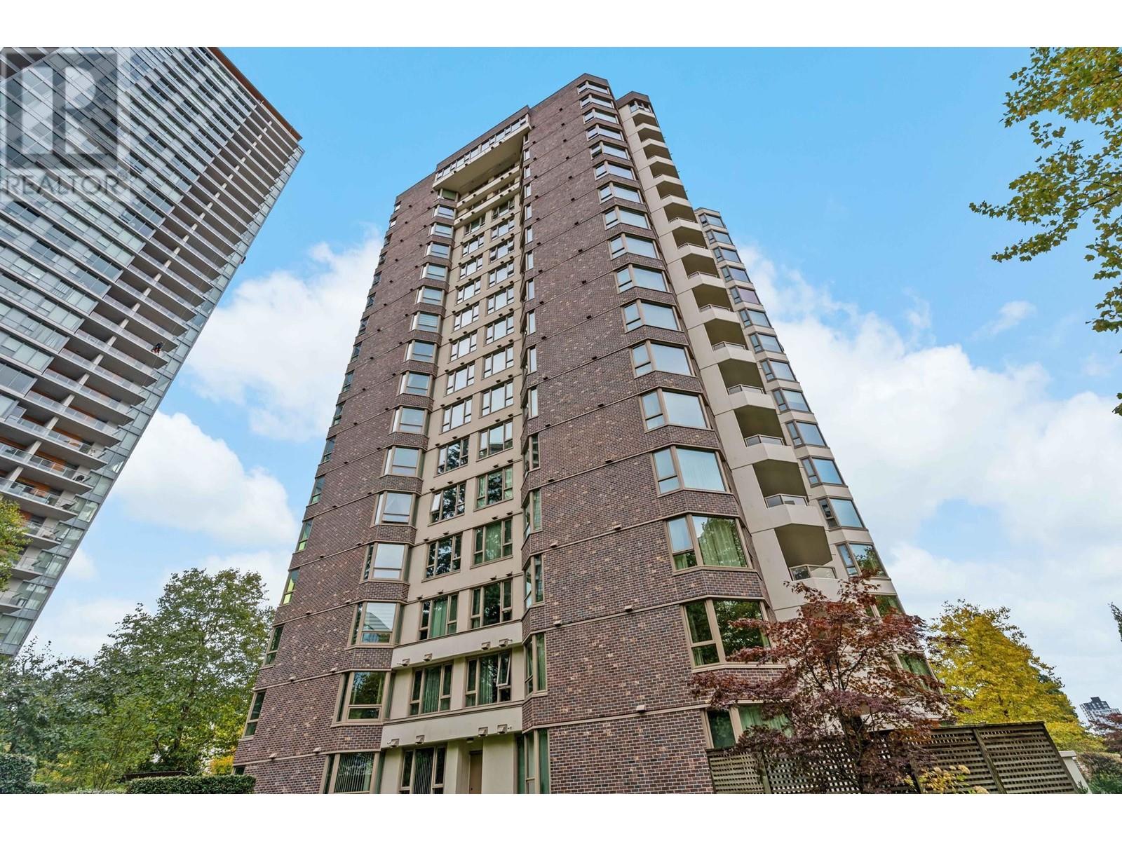 401 5790 Patterson Avenue, Burnaby, British Columbia  V5H 4H6 - Photo 3 - R2824822