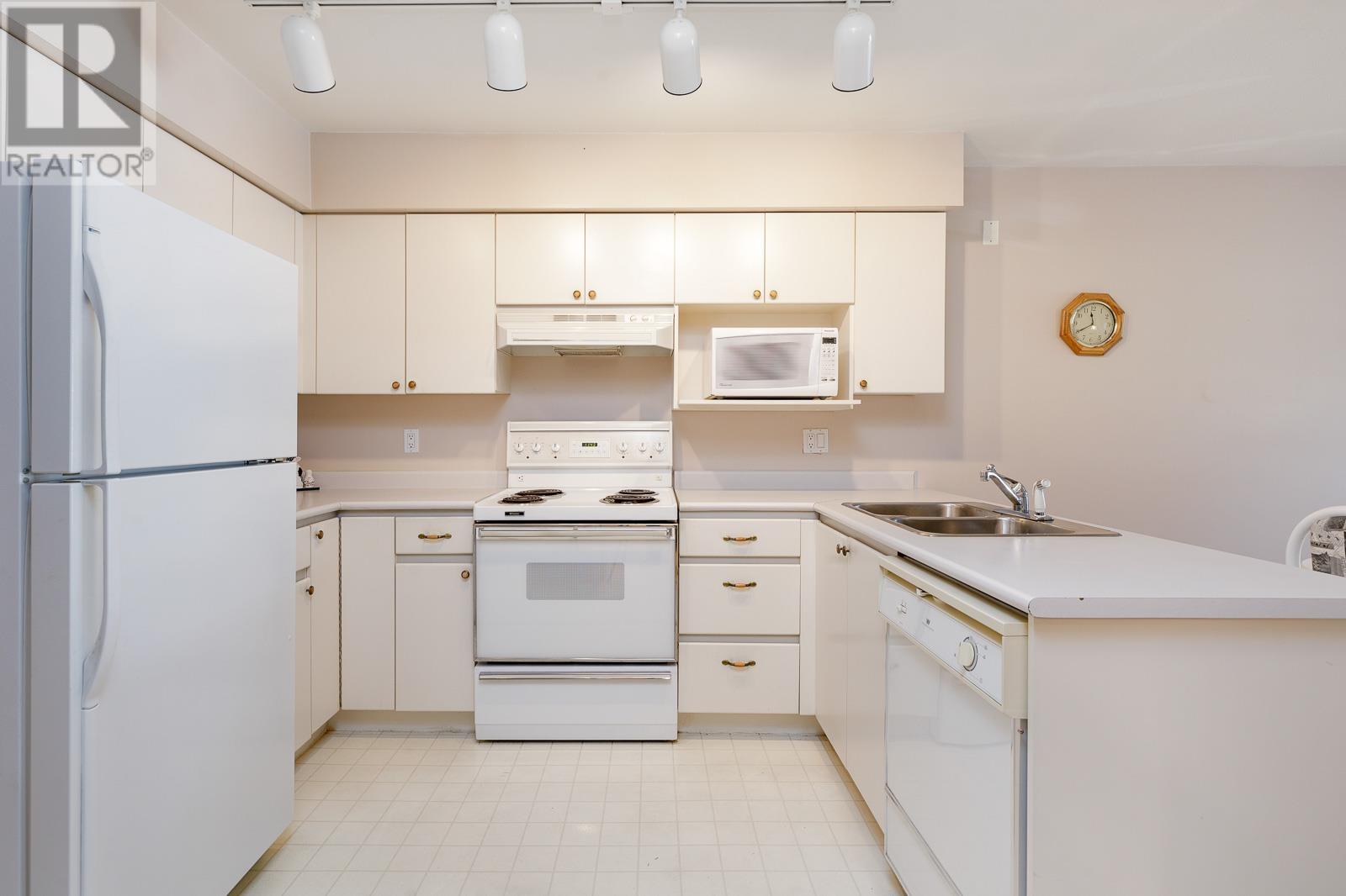 208 1966 Coquitlam Avenue, Port Coquitlam, British Columbia  V3B 7P8 - Photo 10 - R2824861