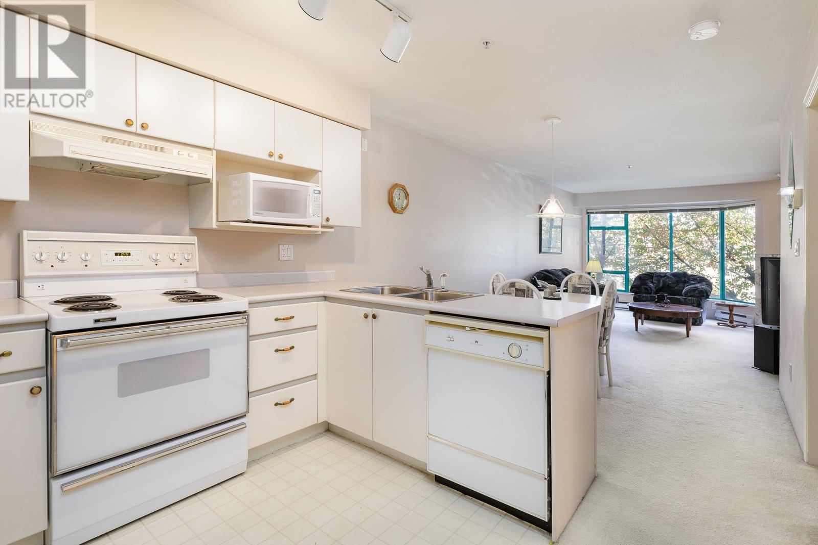 208 1966 Coquitlam Avenue, Port Coquitlam, British Columbia  V3B 7P8 - Photo 11 - R2824861
