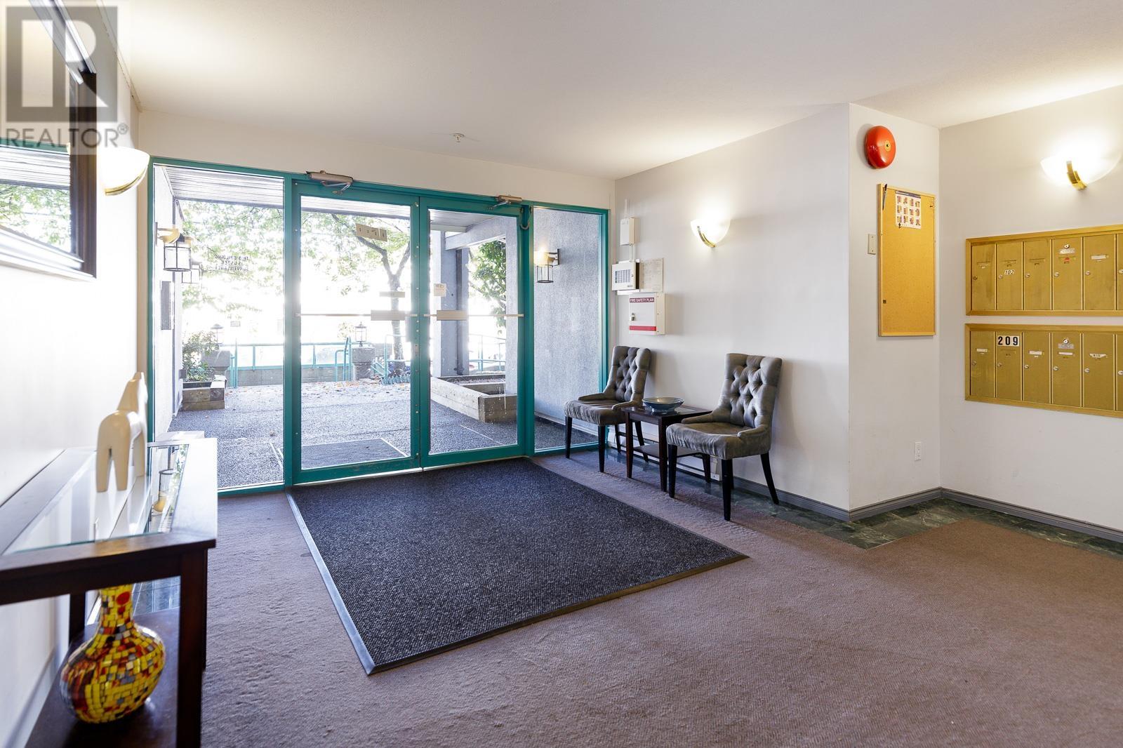 208 1966 Coquitlam Avenue, Port Coquitlam, British Columbia  V3B 7P8 - Photo 3 - R2824861