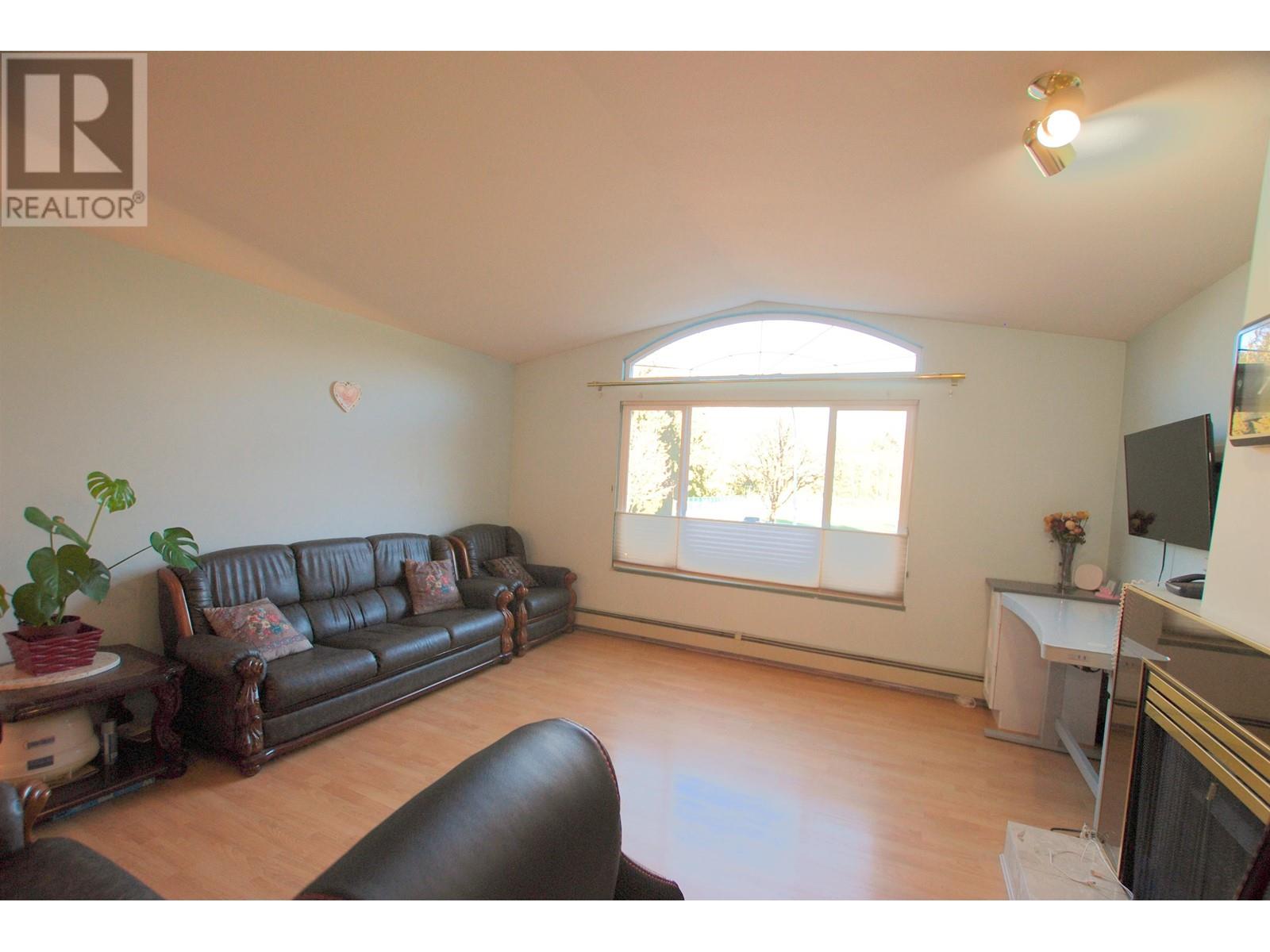 6943 4th Street, Burnaby, British Columbia  V5E 2H5 - Photo 4 - R2824885