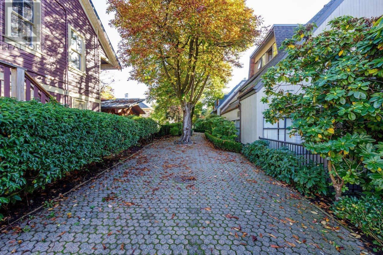 3178 Mountain Highway, North Vancouver, British Columbia  V7K 2H5 - Photo 2 - R2824886