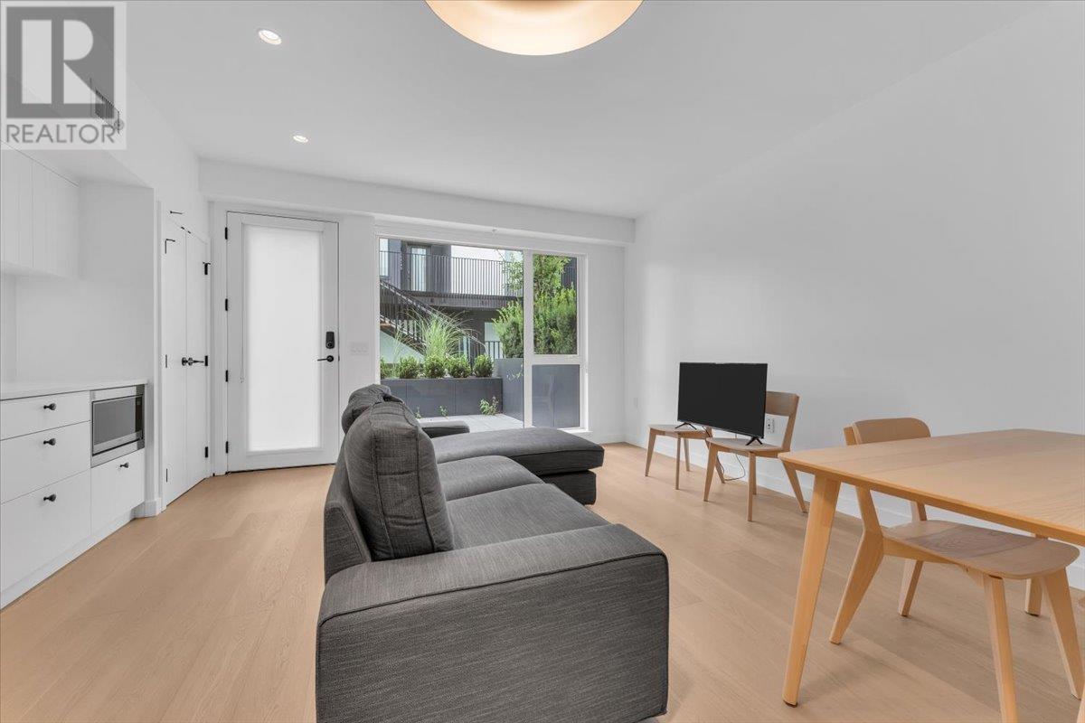 86 W King Edward Avenue, Vancouver, British Columbia  V5Y 0N6 - Photo 2 - R2824891