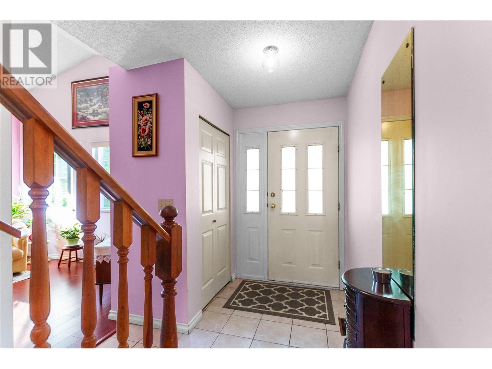 22440 Morse Crescent, Maple Ridge, British Columbia  V2X 0K8 - Photo 2 - R2824841