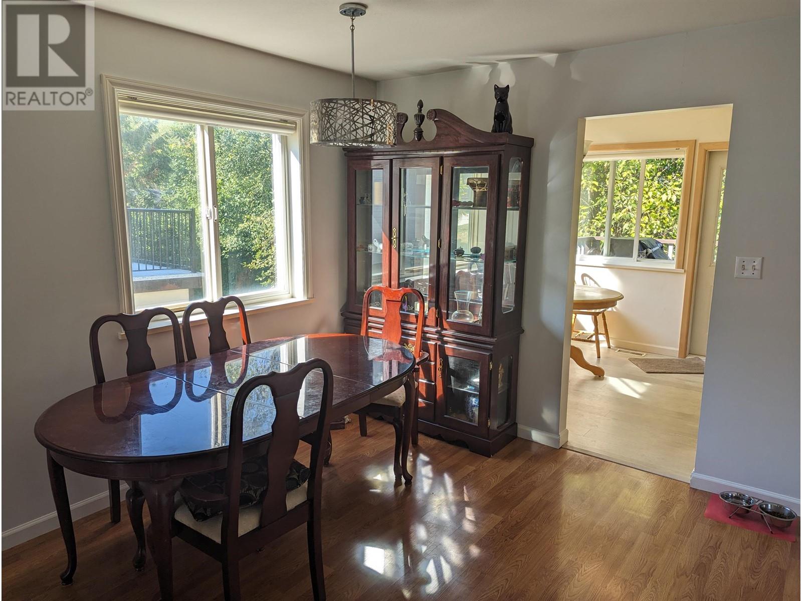 5846 Trail Avenue, Sechelt, British Columbia  V7Z 0R4 - Photo 3 - R2816309