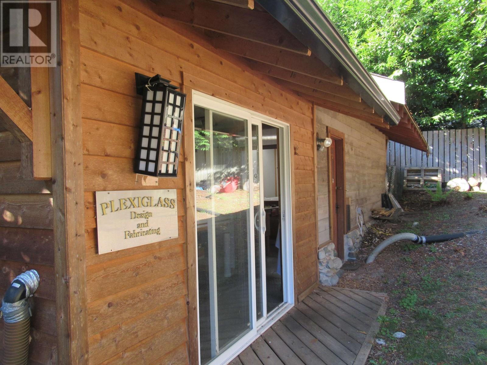 1183 Roberts Creek Road, Roberts Creek, British Columbia  V0N 2W2 - Photo 25 - R2822048