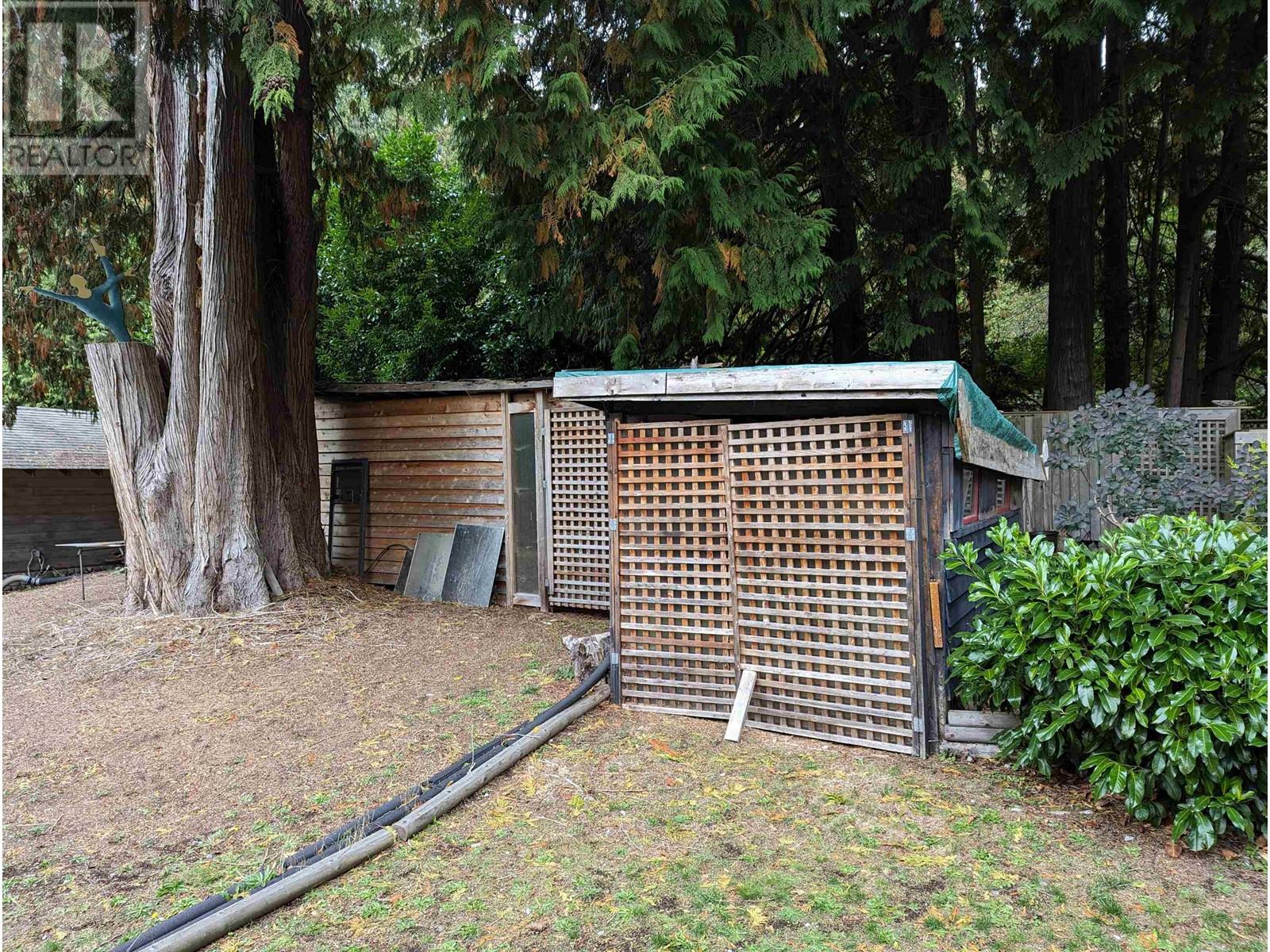 1183 Roberts Creek Road, Roberts Creek, British Columbia  V0N 2W2 - Photo 34 - R2822048