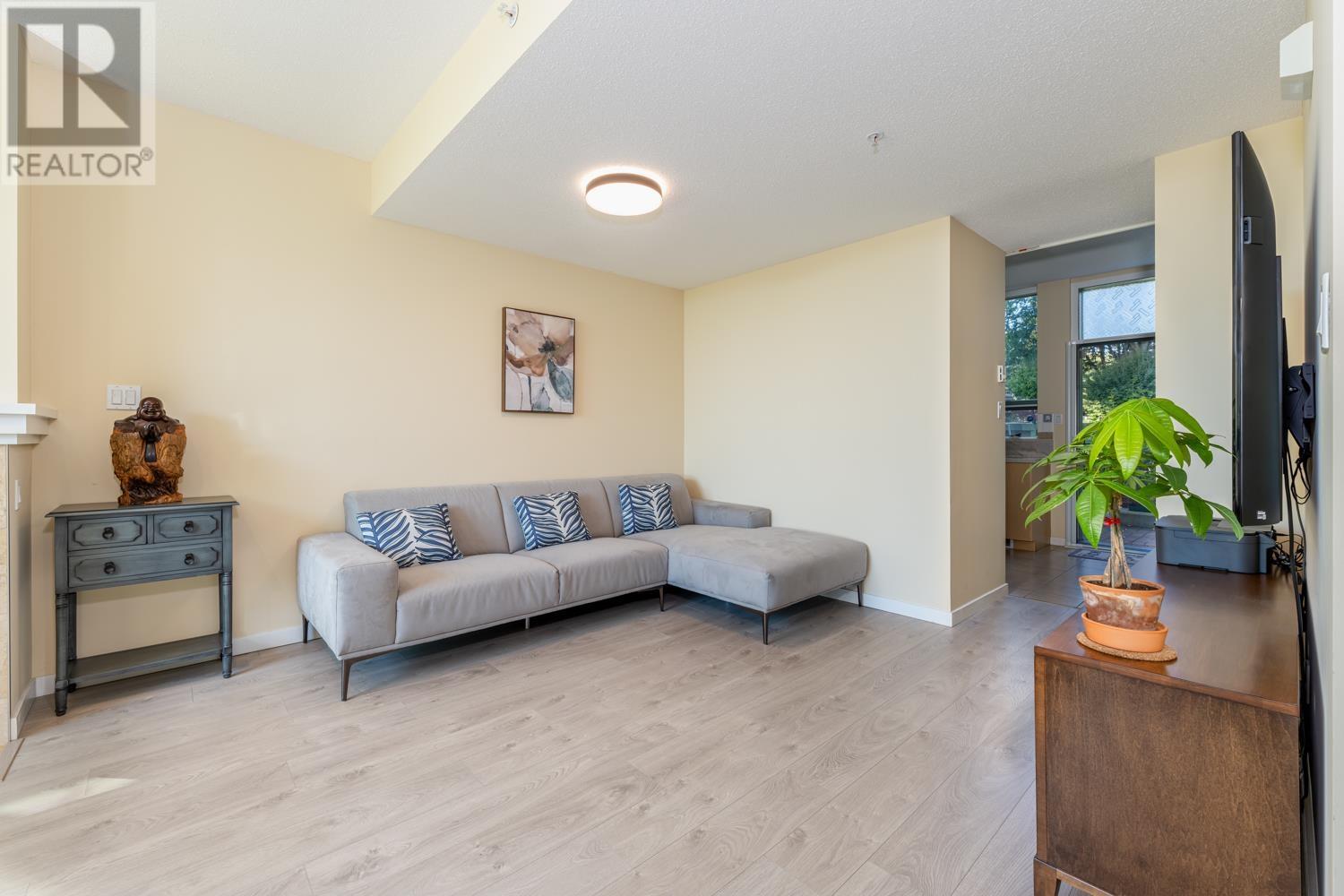 Th4 6659 Southoaks Crescent, Burnaby, British Columbia  V5E 4M9 - Photo 3 - R2823608