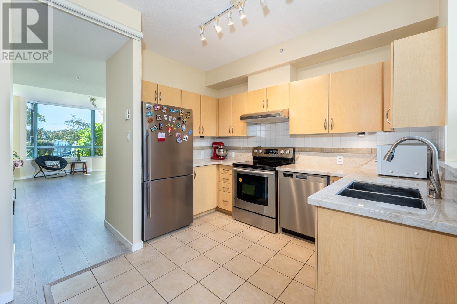 Th4 6659 Southoaks Crescent, Burnaby, British Columbia  V5E 4M9 - Photo 6 - R2823608