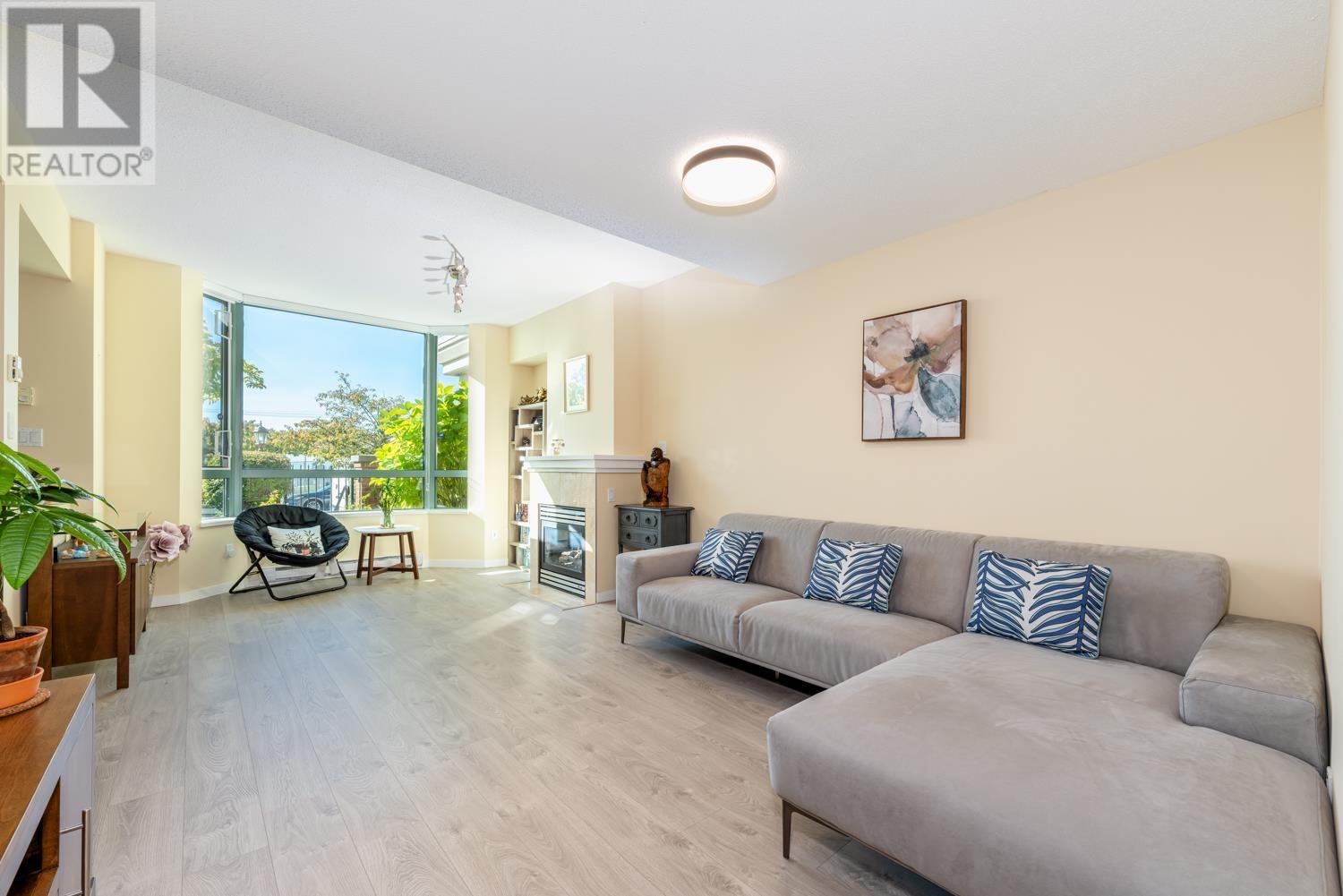 Th4 6659 Southoaks Crescent, Burnaby, British Columbia  V5E 4M9 - Photo 2 - R2823608