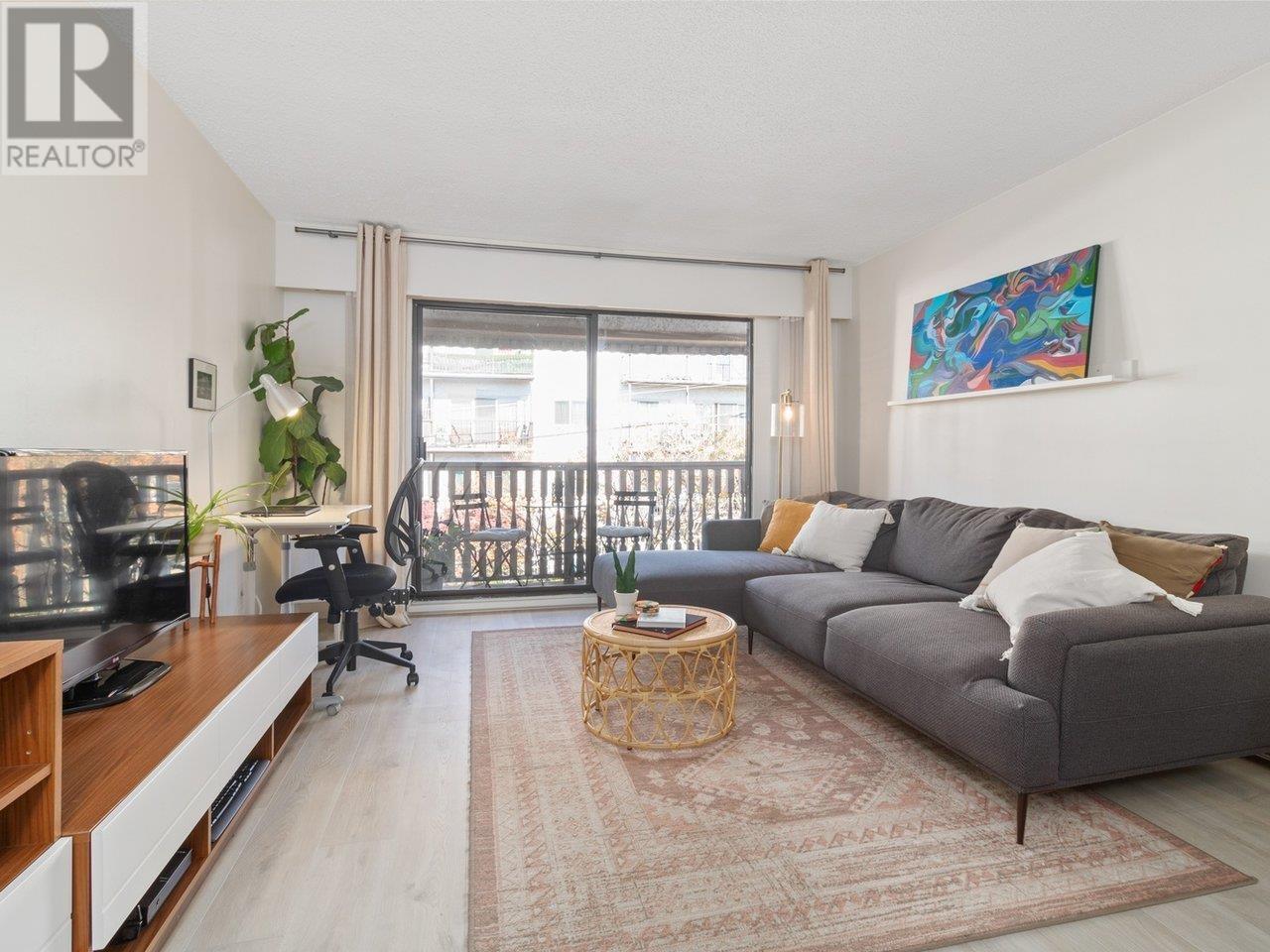 301 236 W 2nd Street, North Vancouver, British Columbia  V7M 1C6 - Photo 2 - R2825020