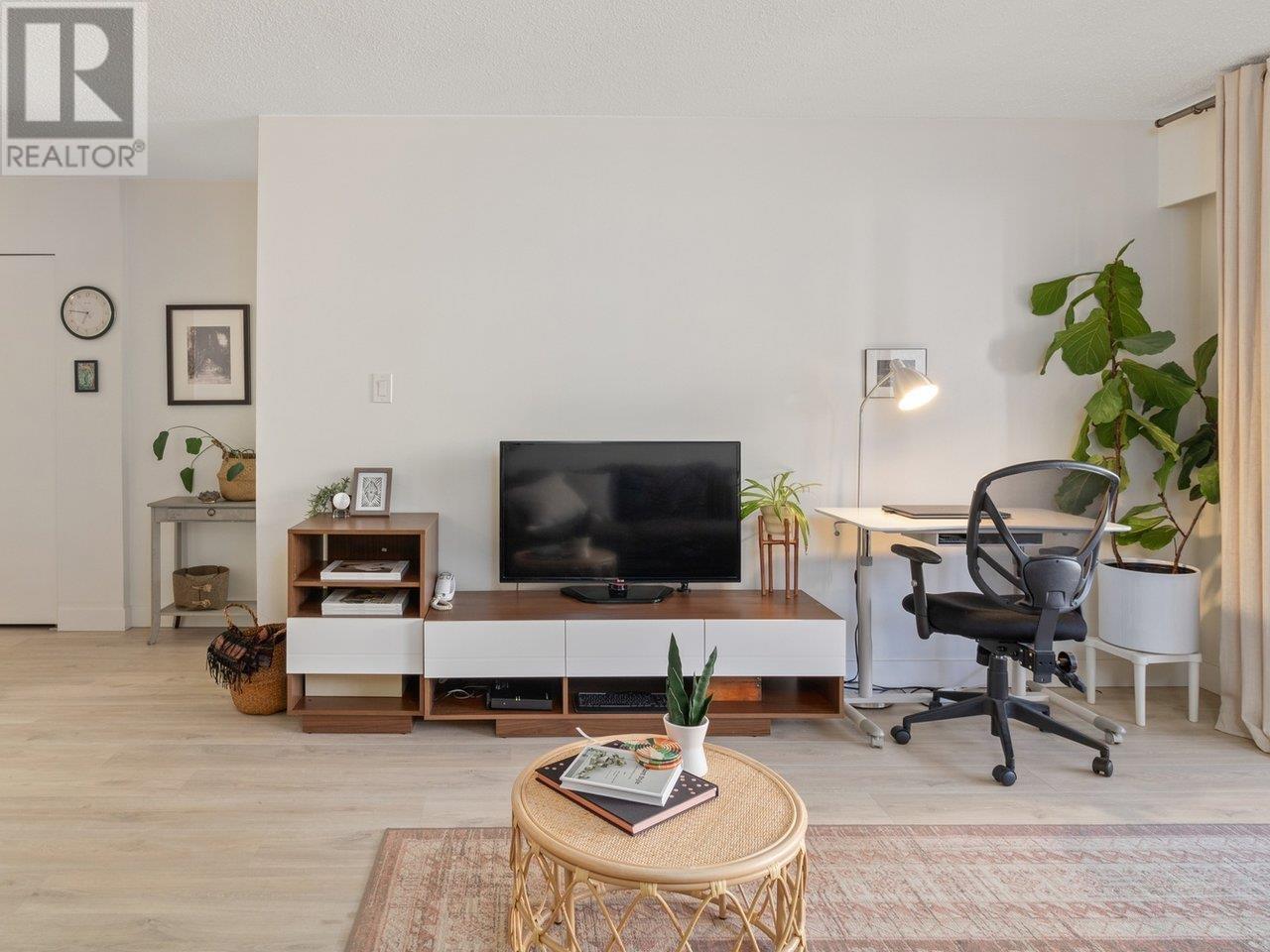 301 236 W 2nd Street, North Vancouver, British Columbia  V7M 1C6 - Photo 3 - R2825020
