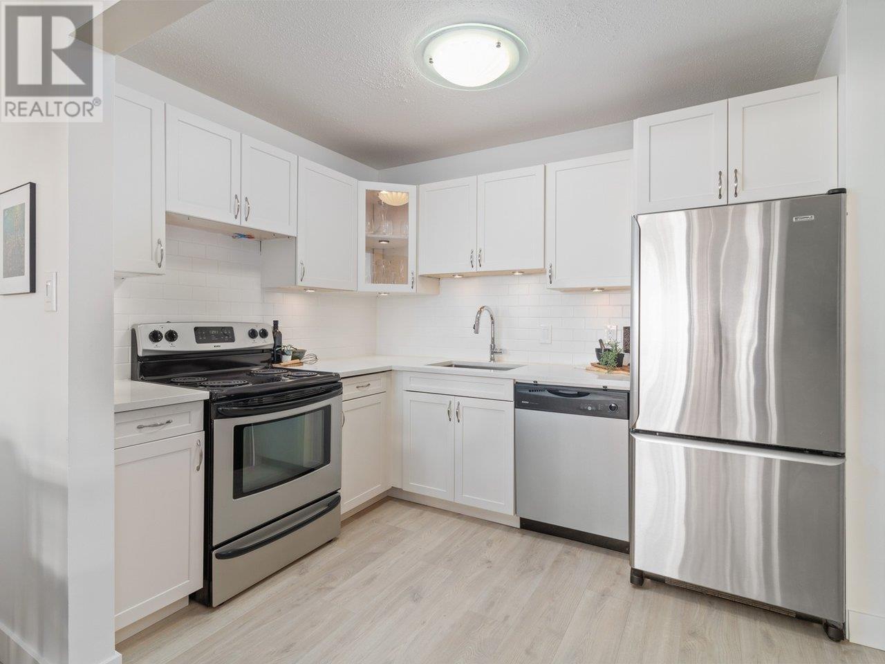 301 236 W 2nd Street, North Vancouver, British Columbia  V7M 1C6 - Photo 9 - R2825020